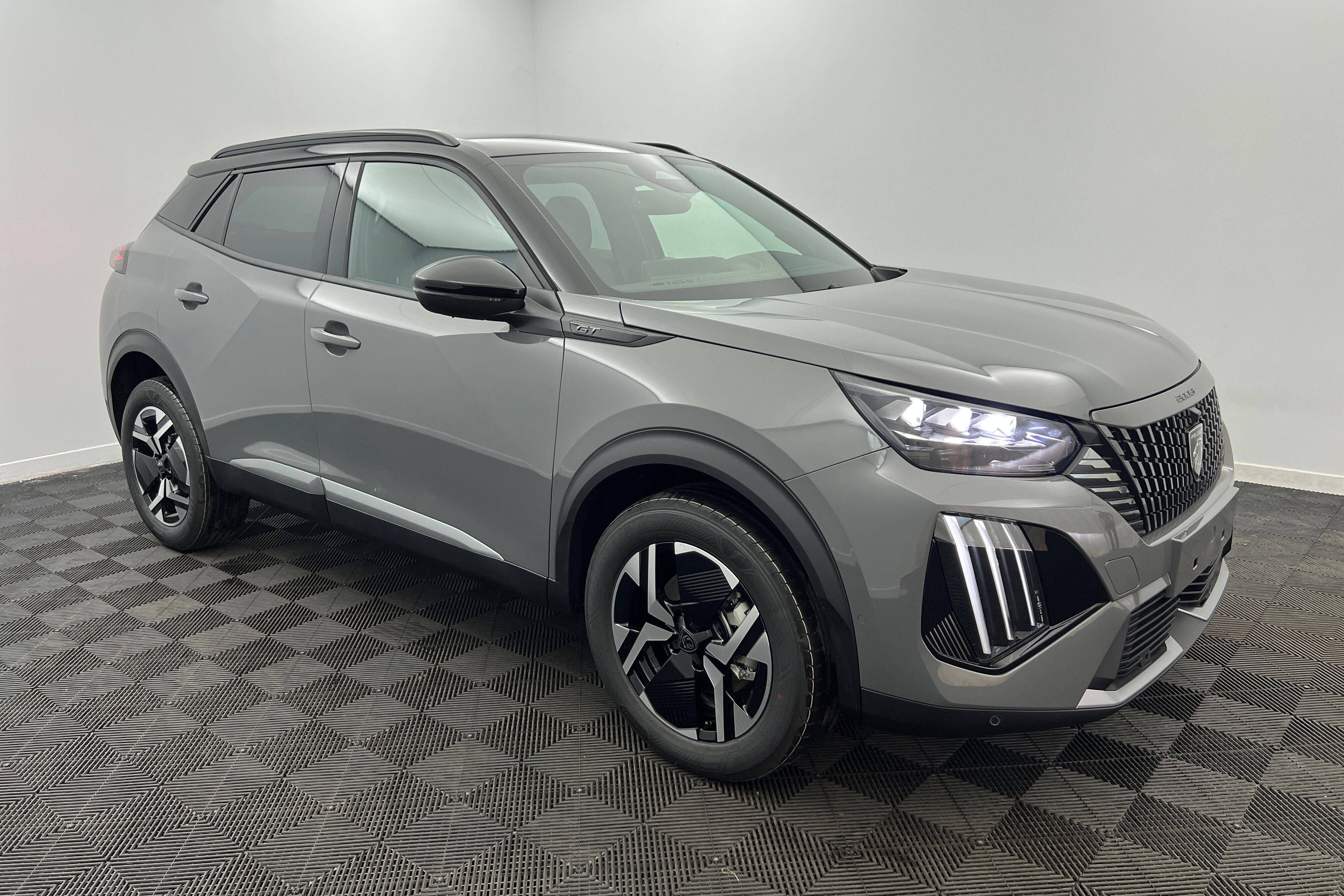 PEUGEOT 2008 — photo 3