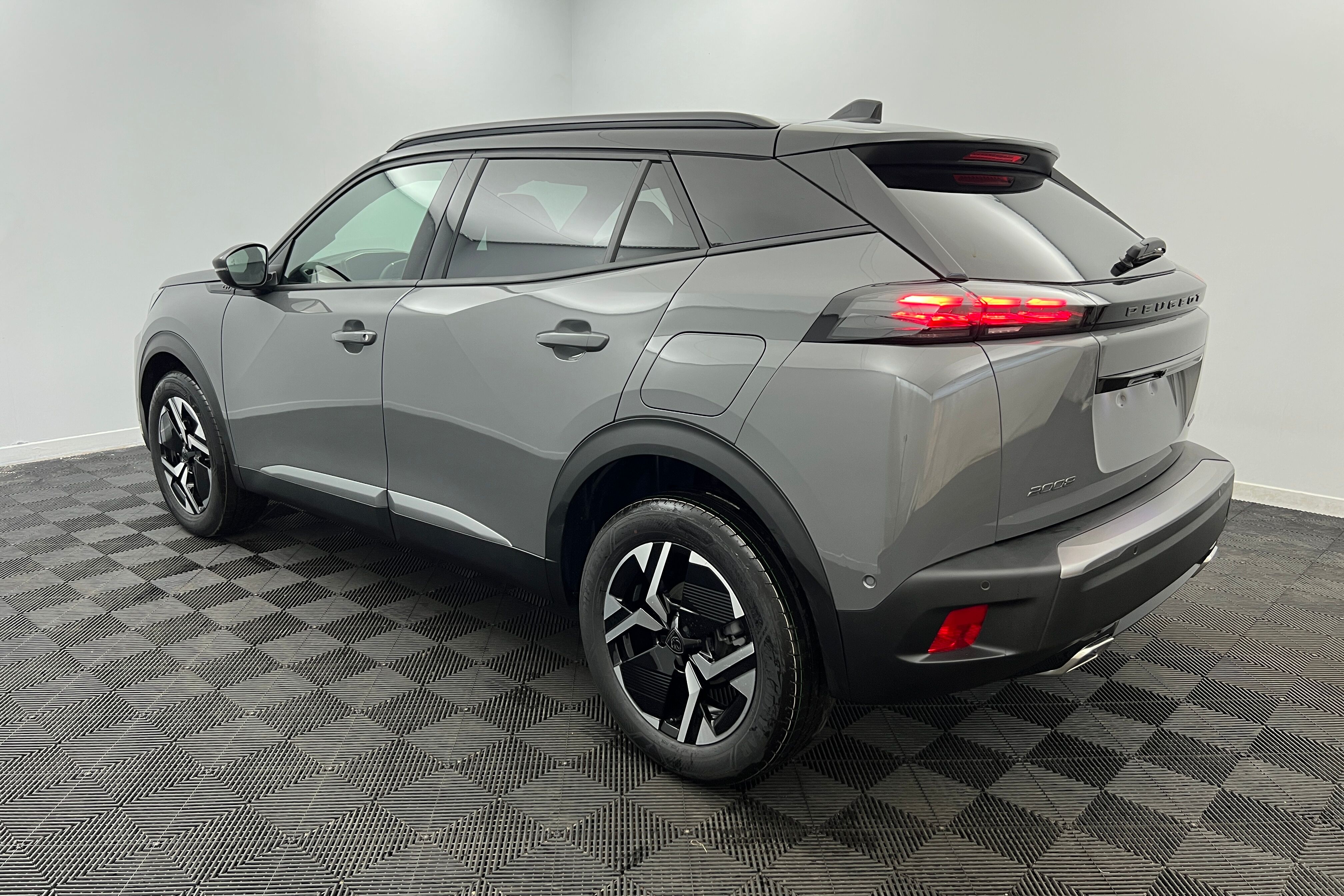 PEUGEOT 2008 — photo 4