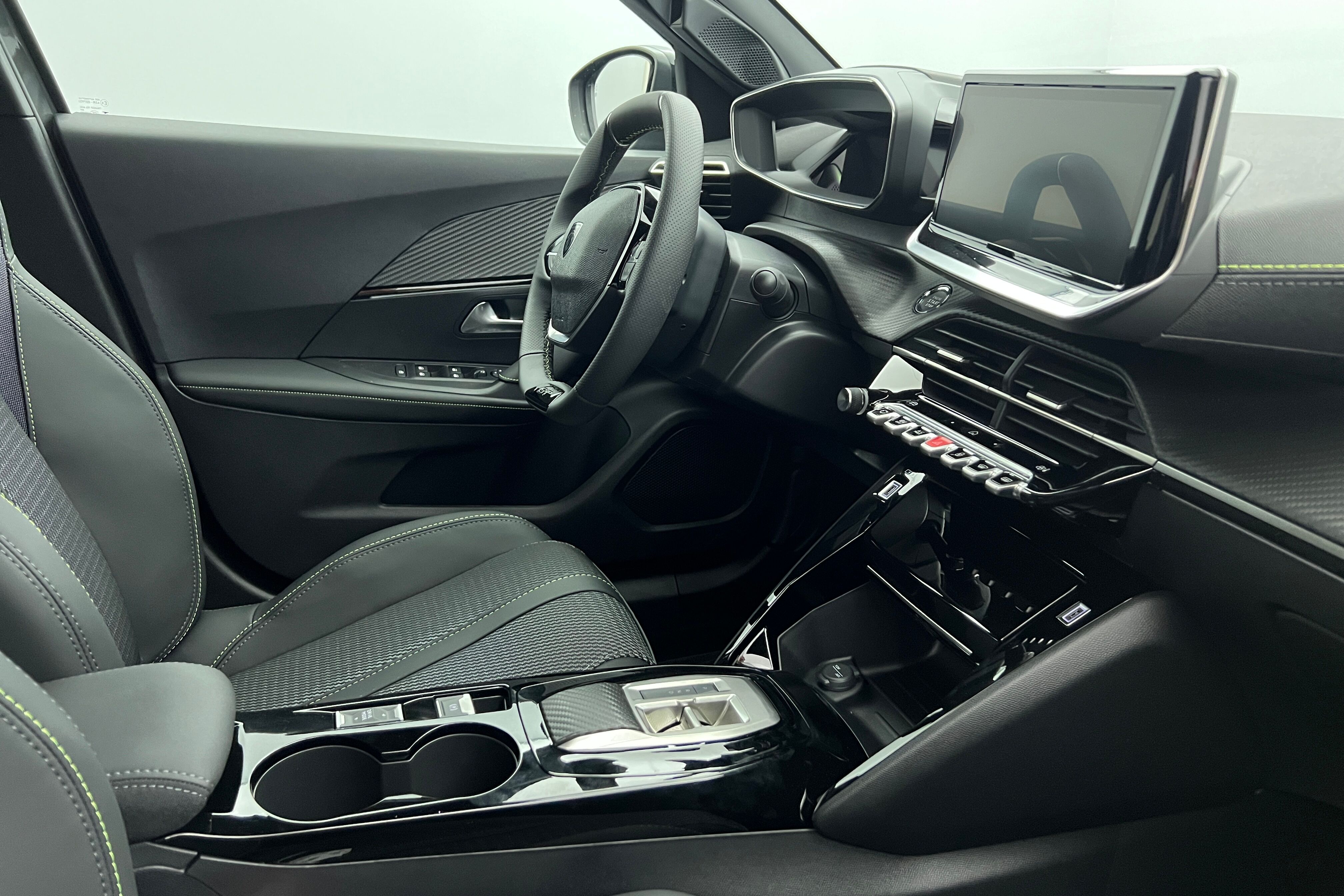 PEUGEOT 2008 — photo 6