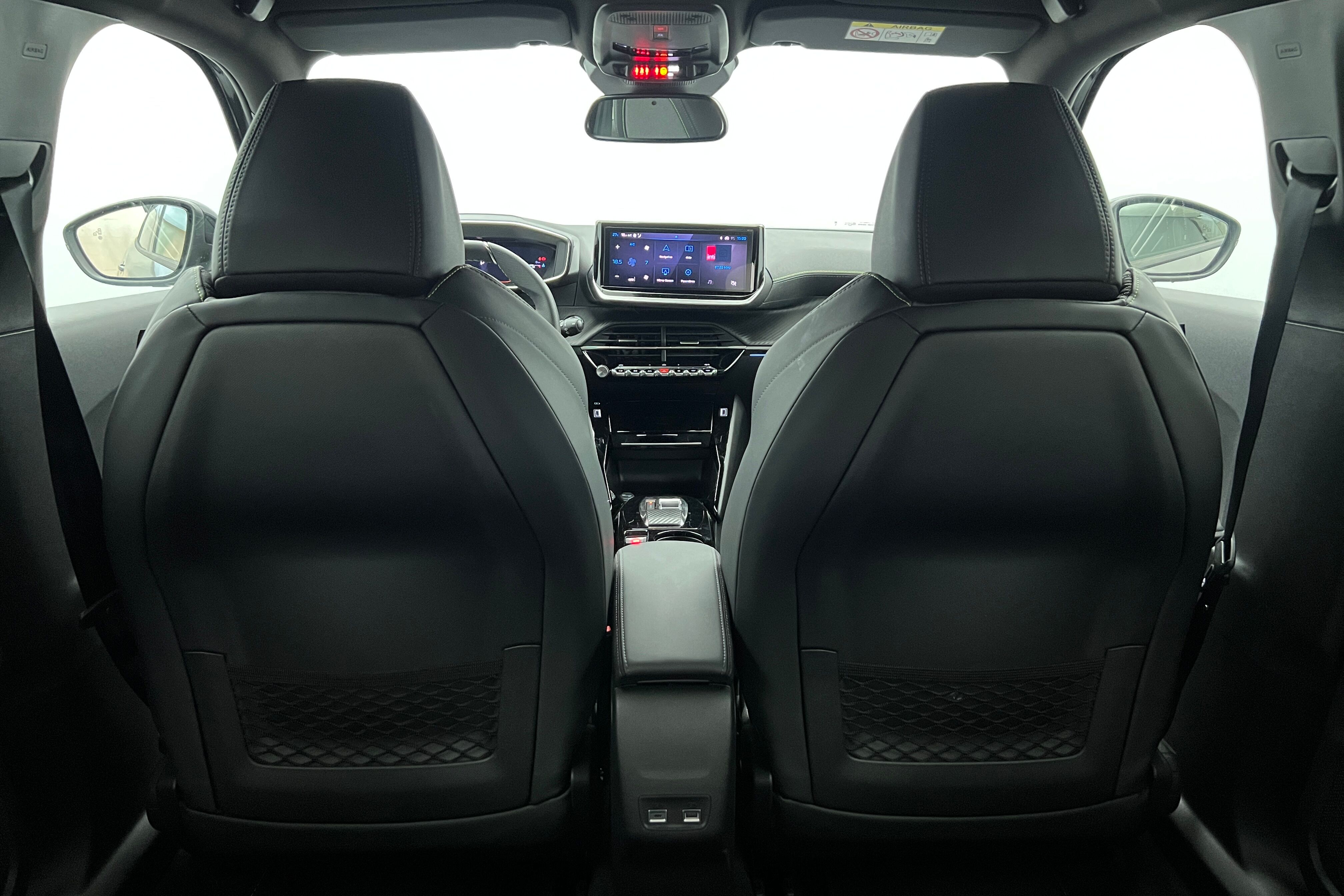 PEUGEOT 2008 SUV Hybride — photo 10