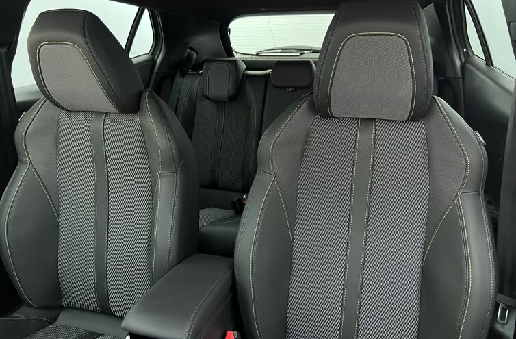 PEUGEOT 2008 SUV Hybride Essence