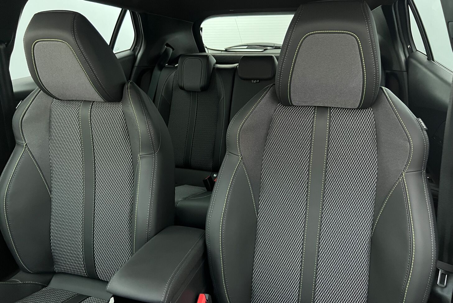 PEUGEOT 2008 SUV Hybride Essence