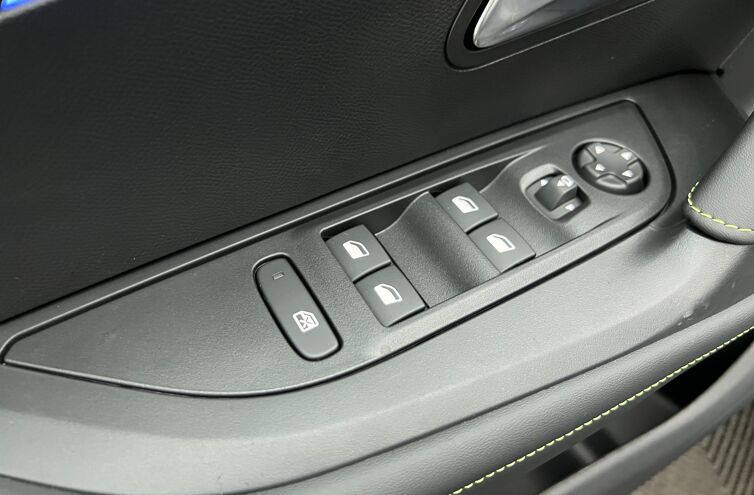 PEUGEOT 2008 SUV Hybride Essence