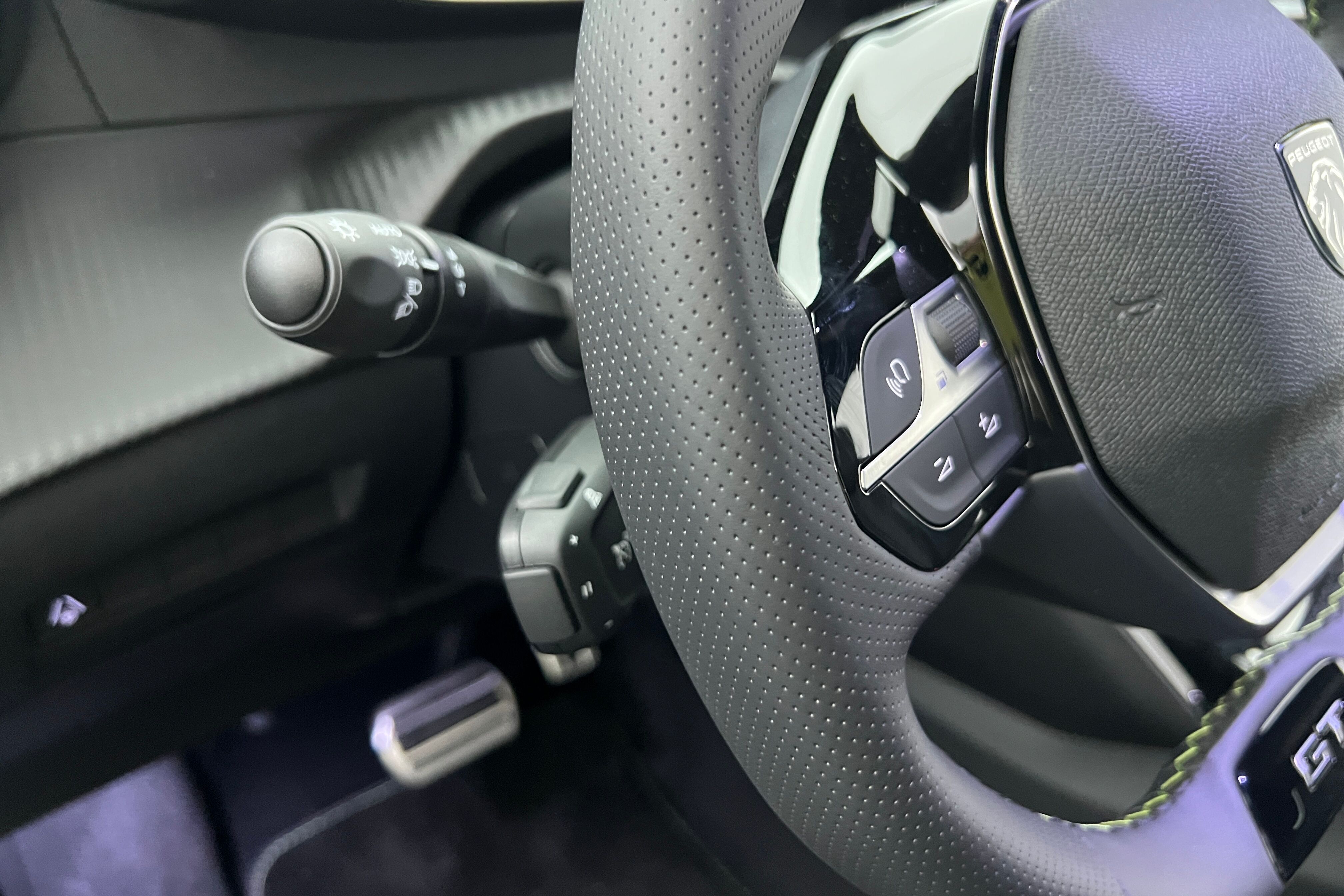 PEUGEOT 2008 SUV Hybride — photo 16