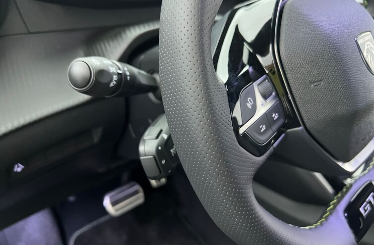 PEUGEOT 2008 SUV Hybride Essence