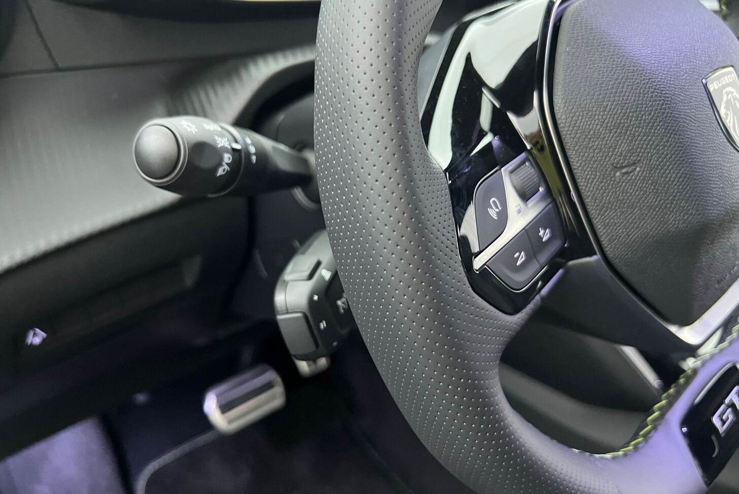 PEUGEOT 2008 SUV Hybride Essence