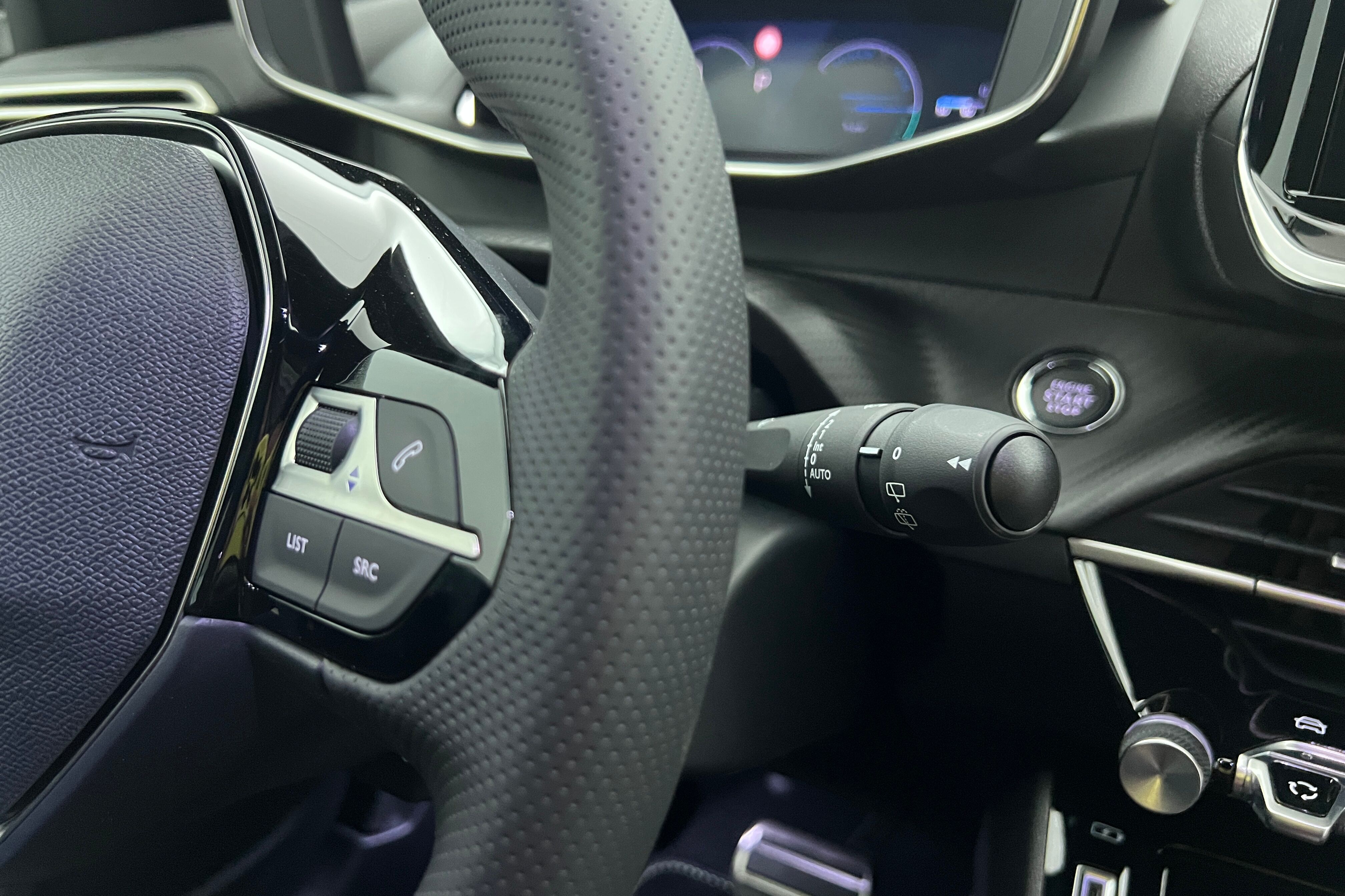 PEUGEOT 2008 SUV Hybride — photo 17