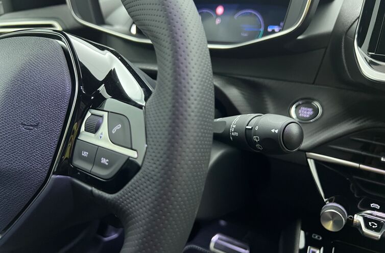 PEUGEOT 2008 SUV Hybride Essence