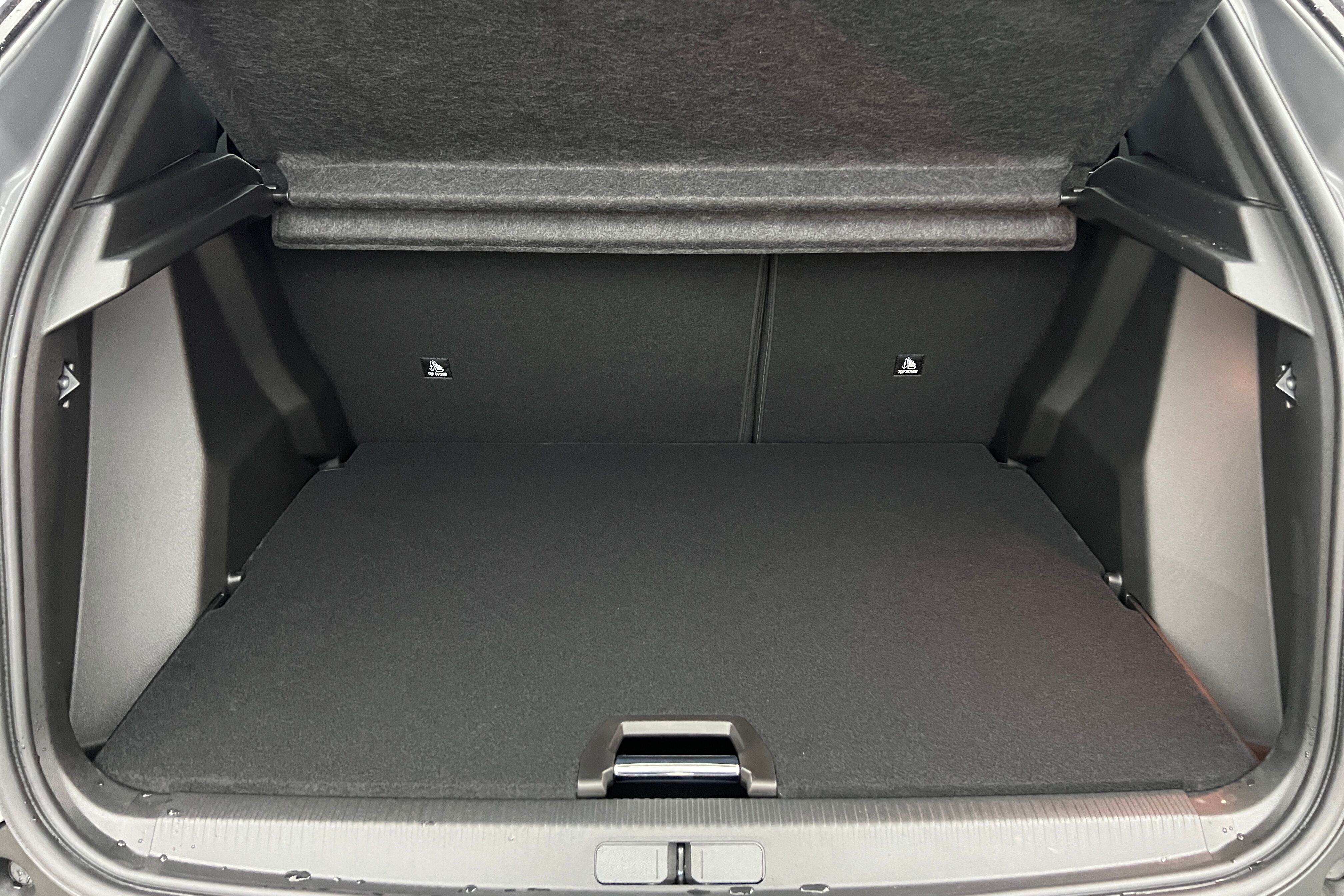PEUGEOT 2008 SUV Hybride — photo 18