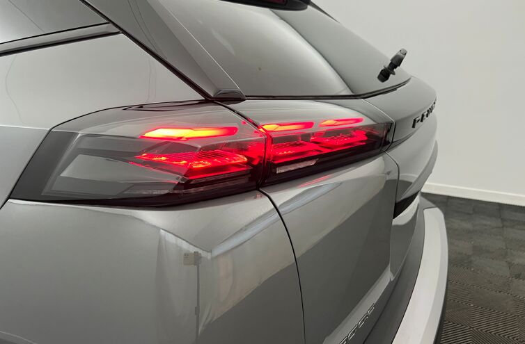 PEUGEOT 2008 SUV Hybride Essence