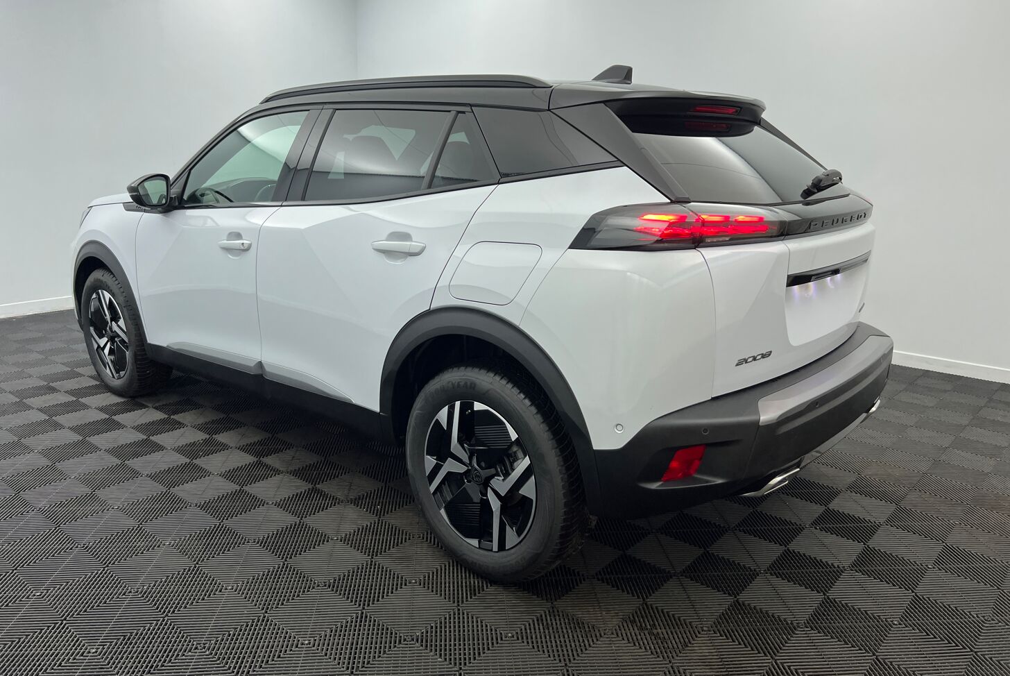 PEUGEOT 2008 SUV Hybride Essence