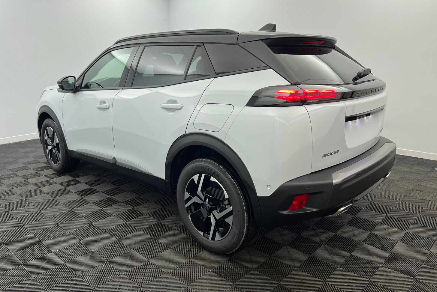 PEUGEOT 2008 SUV Hybride Essence