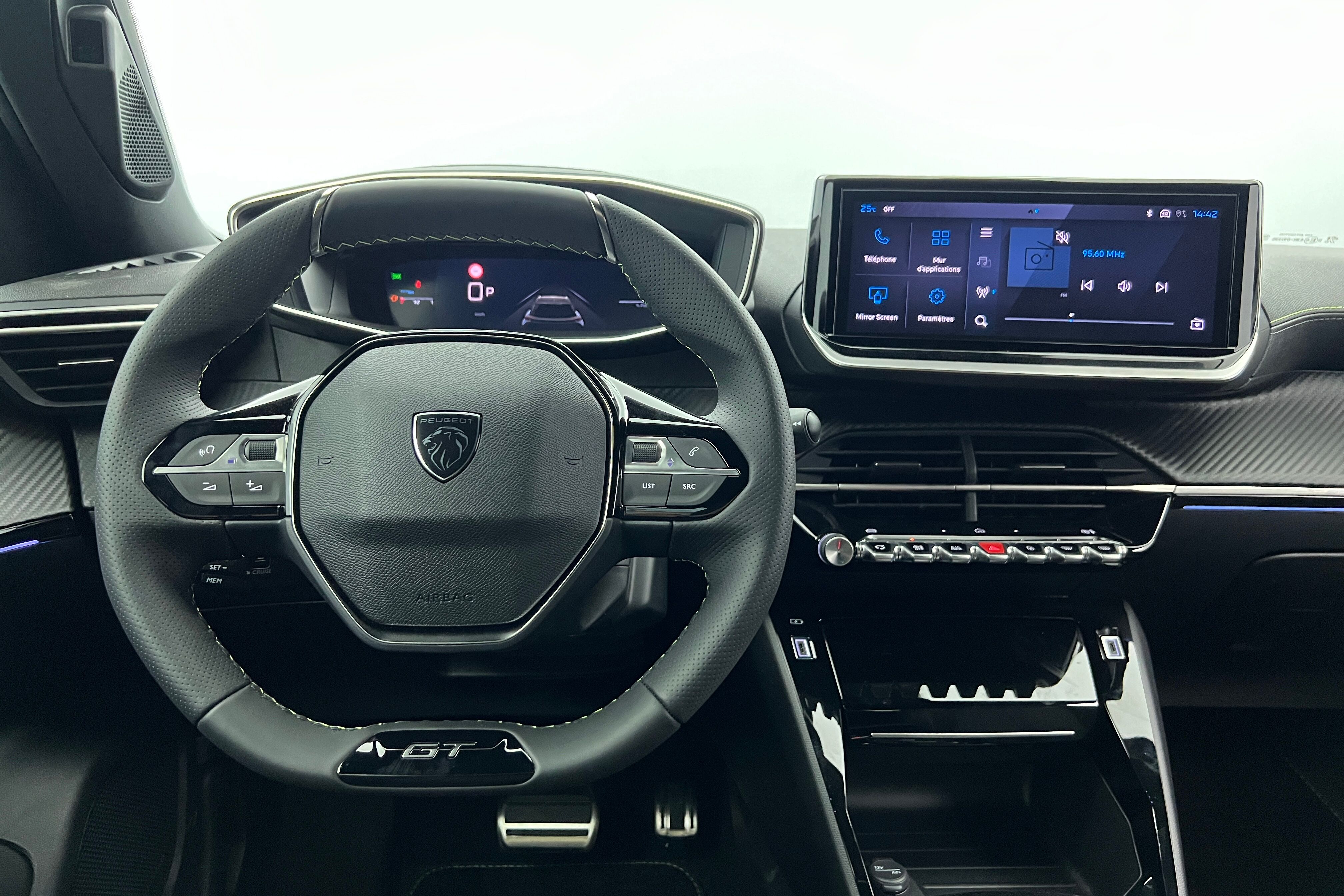 PEUGEOT 2008 SUV Hybride — photo 7