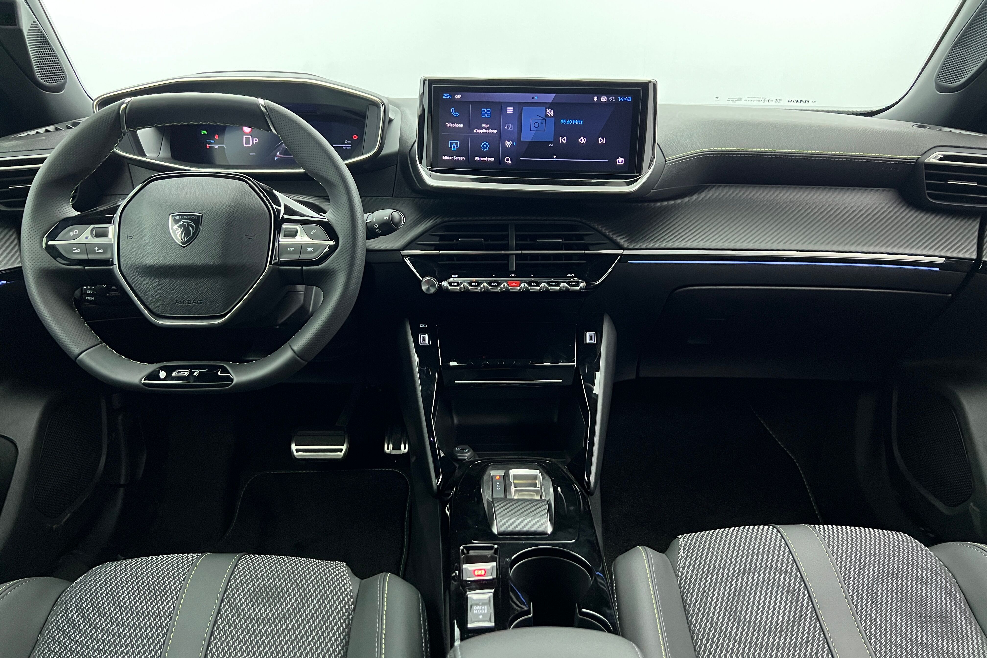 PEUGEOT 2008 SUV Hybride — photo 8