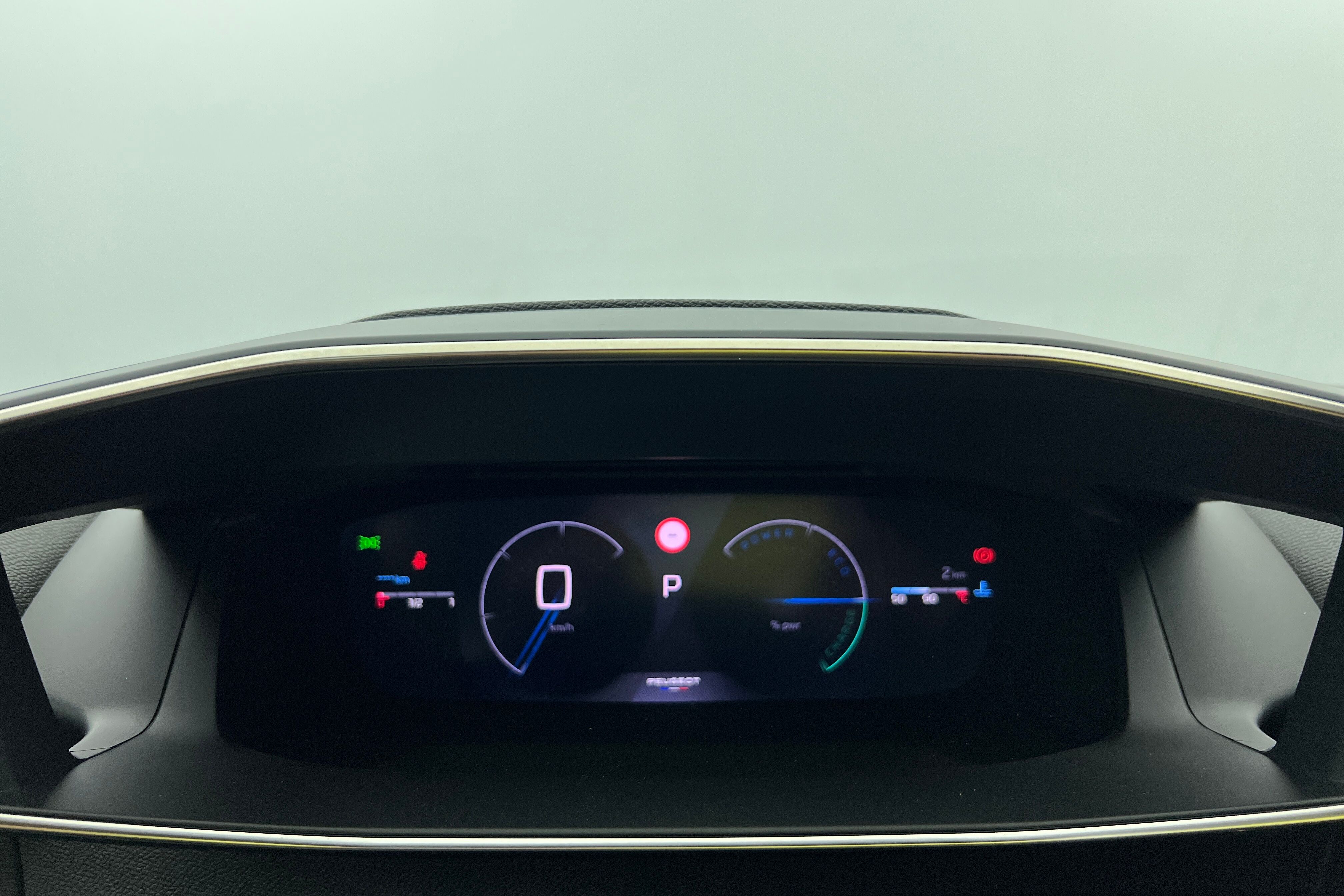 PEUGEOT 2008 SUV Hybride — photo 9