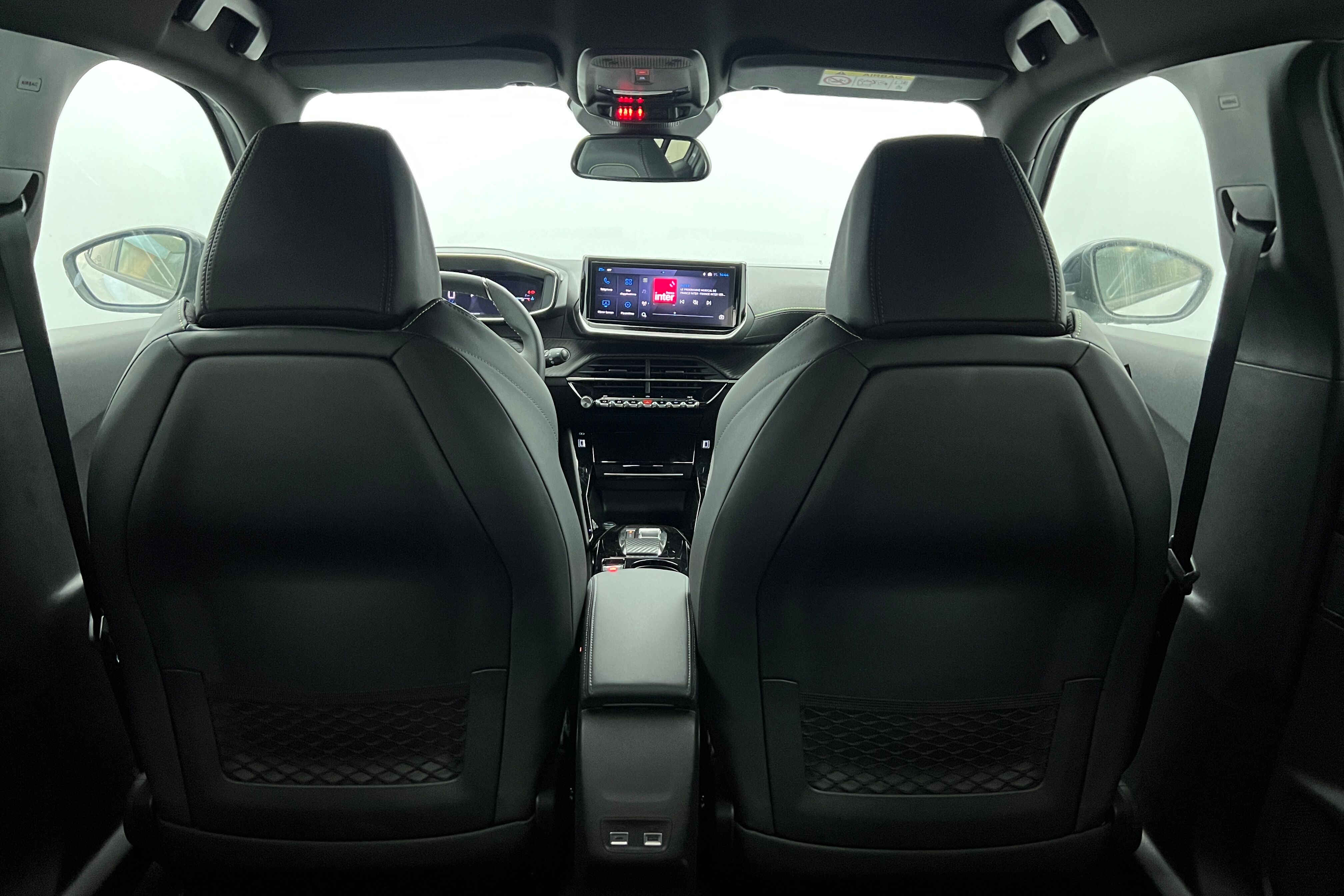 PEUGEOT 2008 SUV Hybride — photo 10