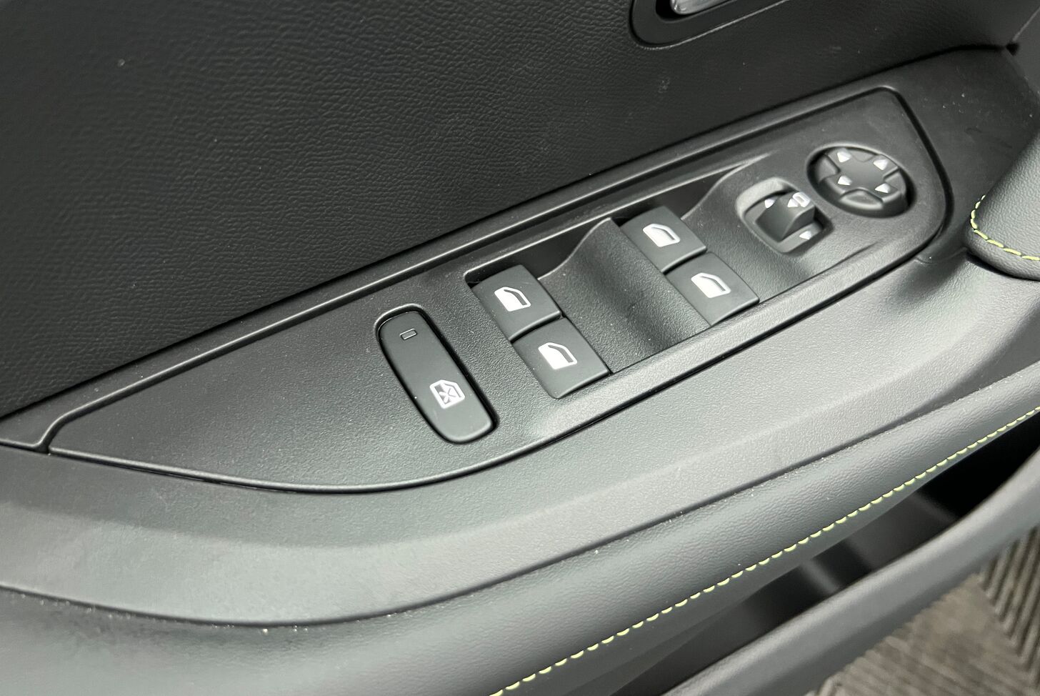 PEUGEOT 2008 SUV Hybride Essence