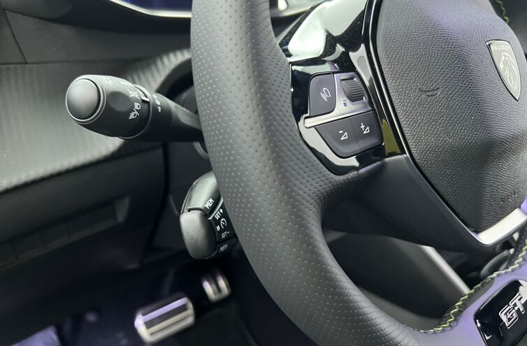 PEUGEOT 2008 SUV Hybride Essence