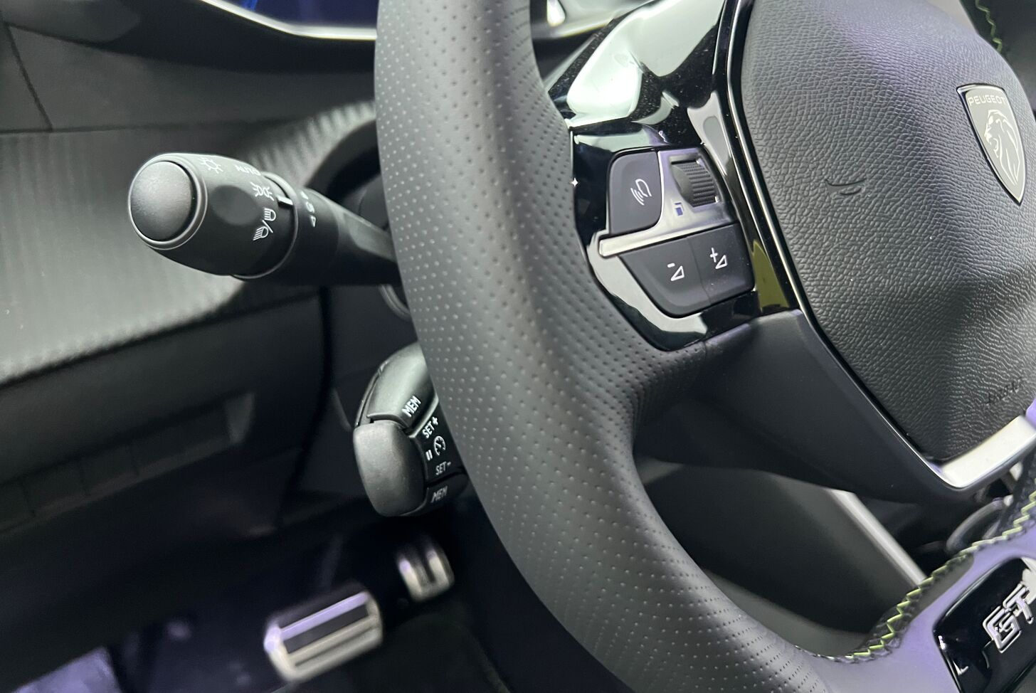 PEUGEOT 2008 SUV Hybride Essence