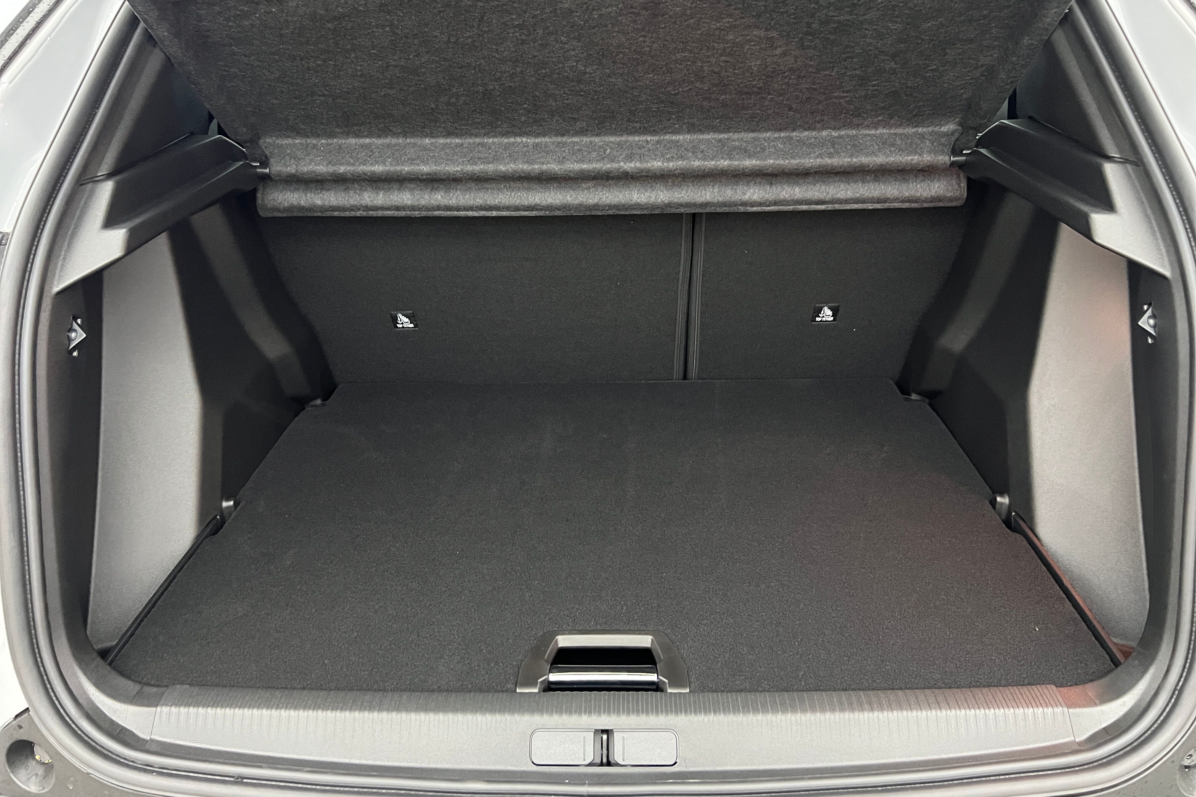 PEUGEOT 2008 SUV Hybride — photo 18