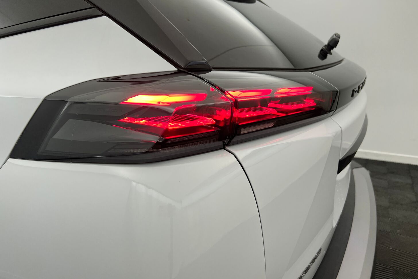 PEUGEOT 2008 SUV Hybride Essence