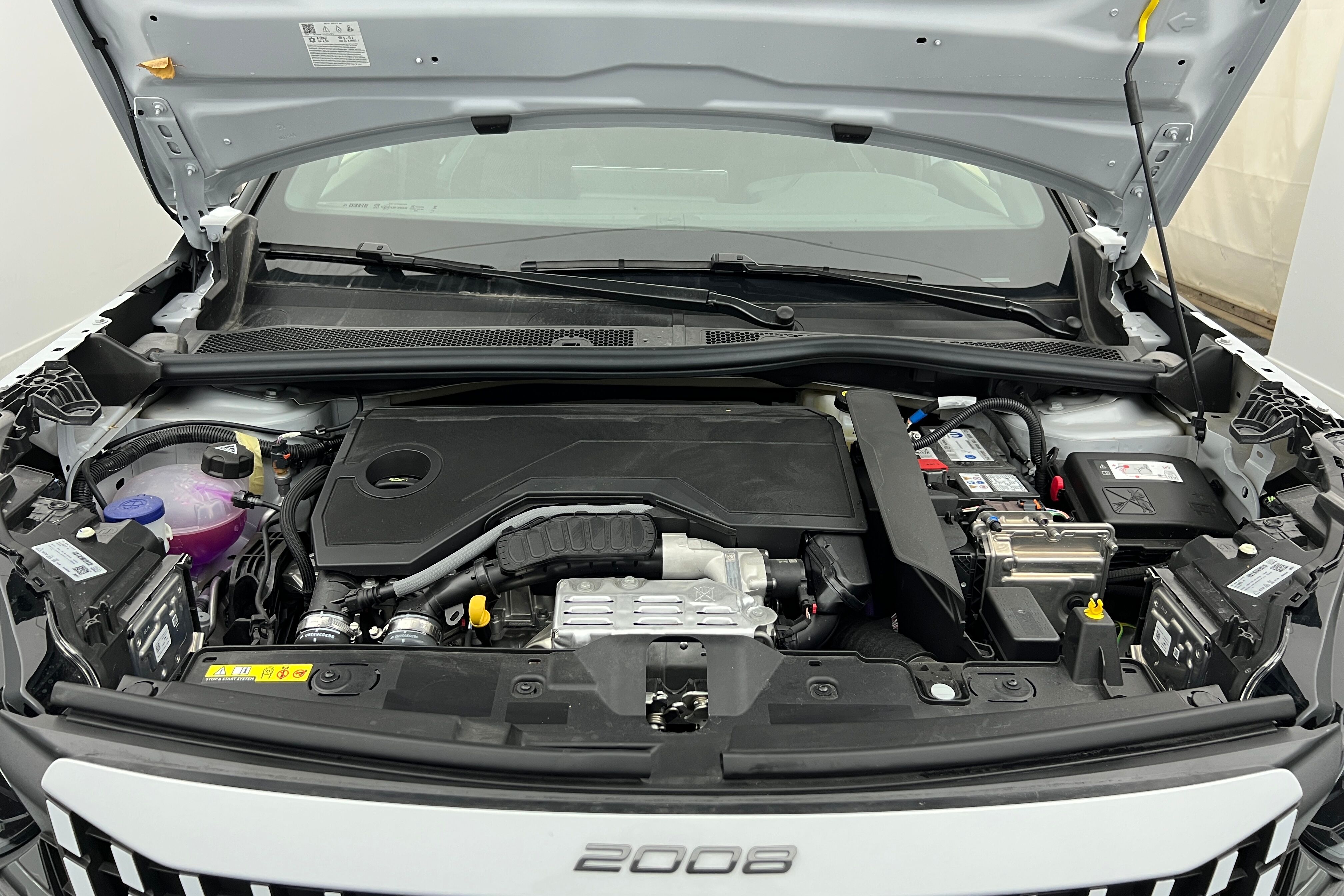 PEUGEOT 2008 SUV Hybride — photo 22