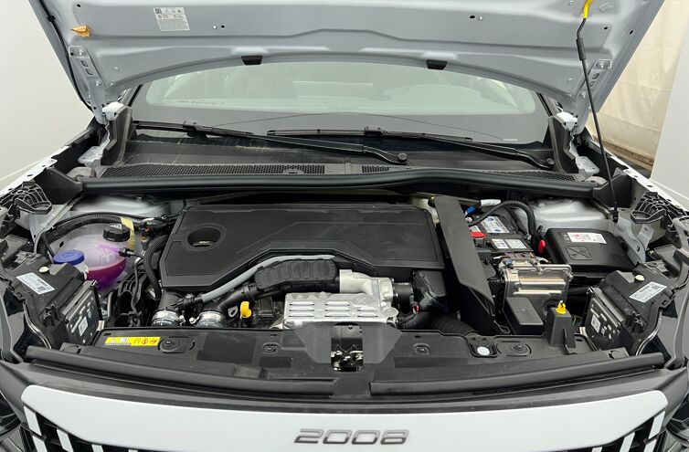 PEUGEOT 2008 SUV Hybride Essence