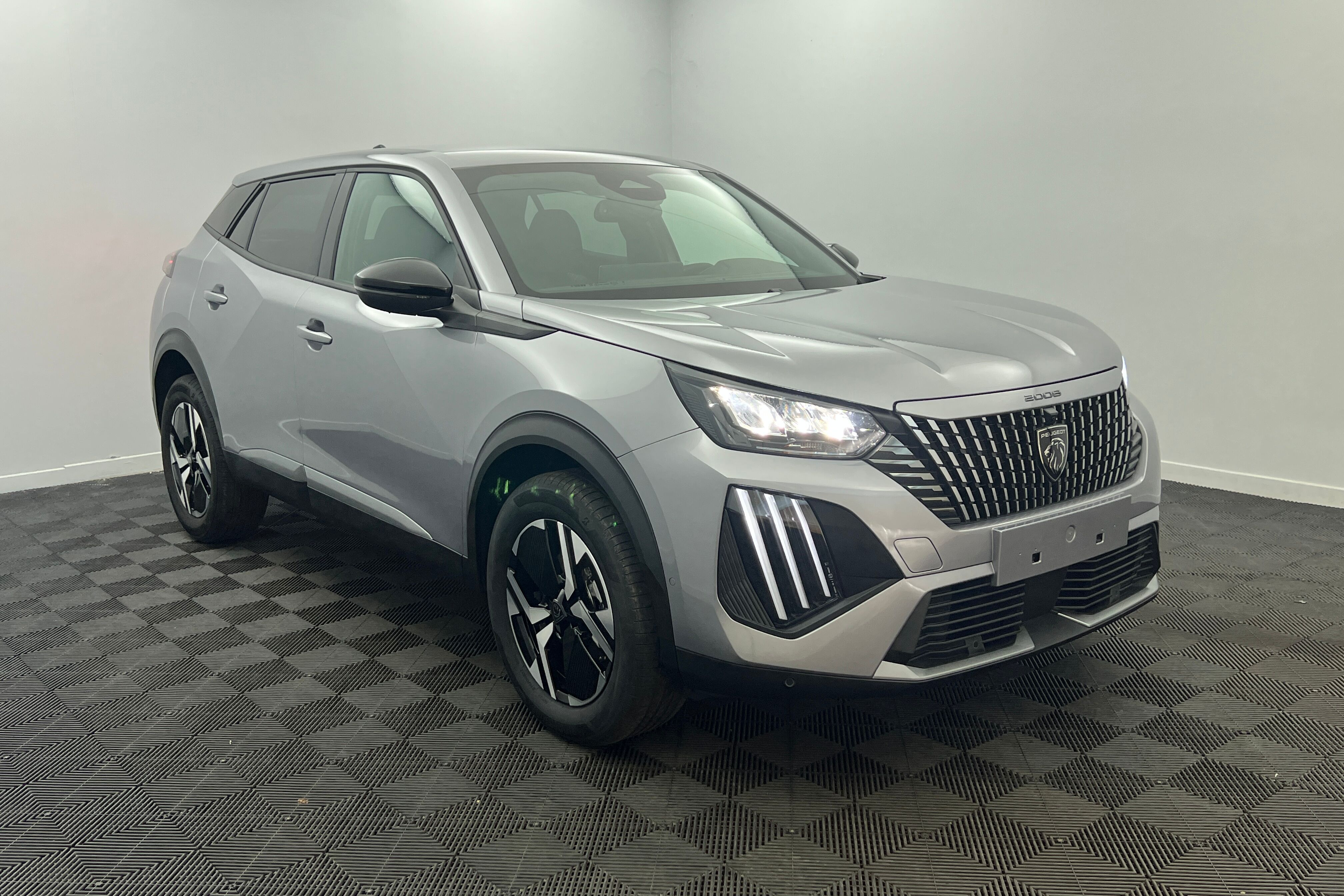 PEUGEOT 2008 SUV Hybride — photo 3
