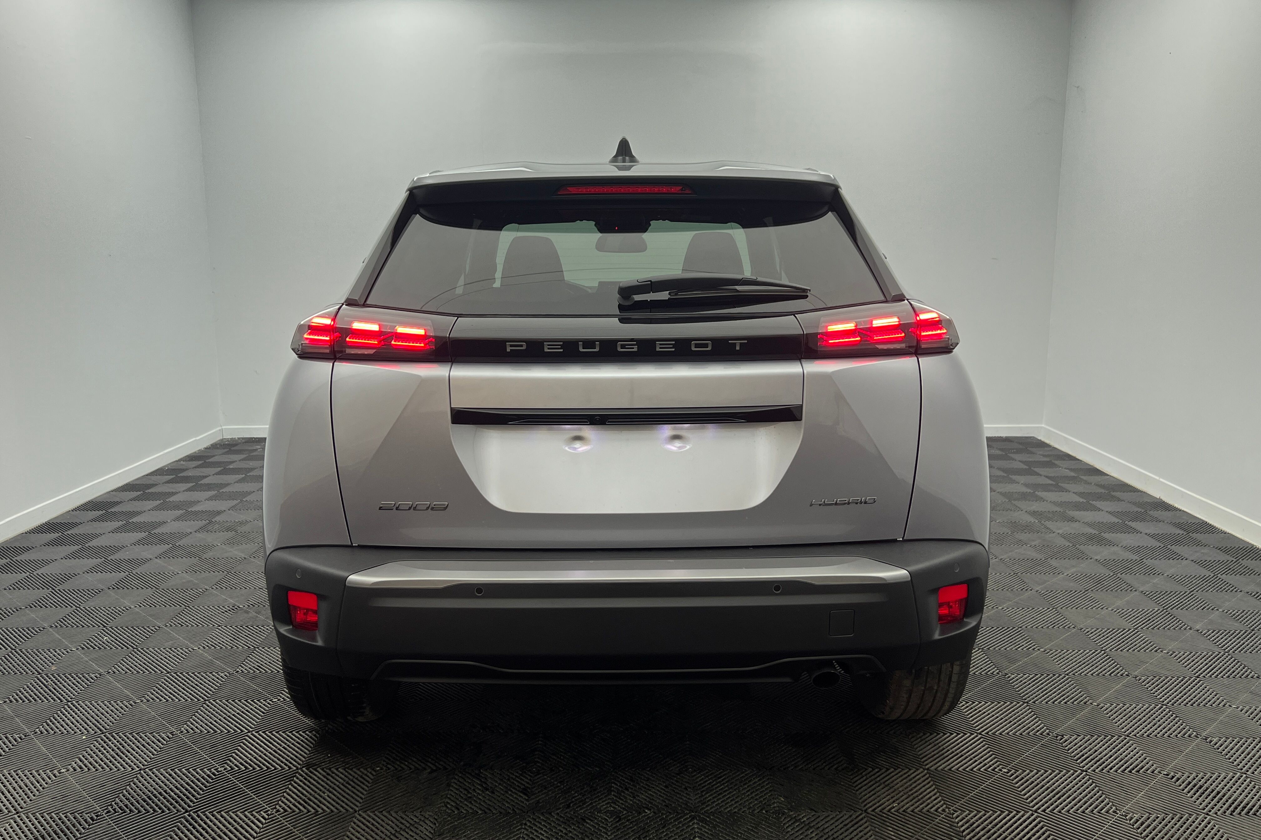 PEUGEOT 2008 SUV Hybride — photo 5