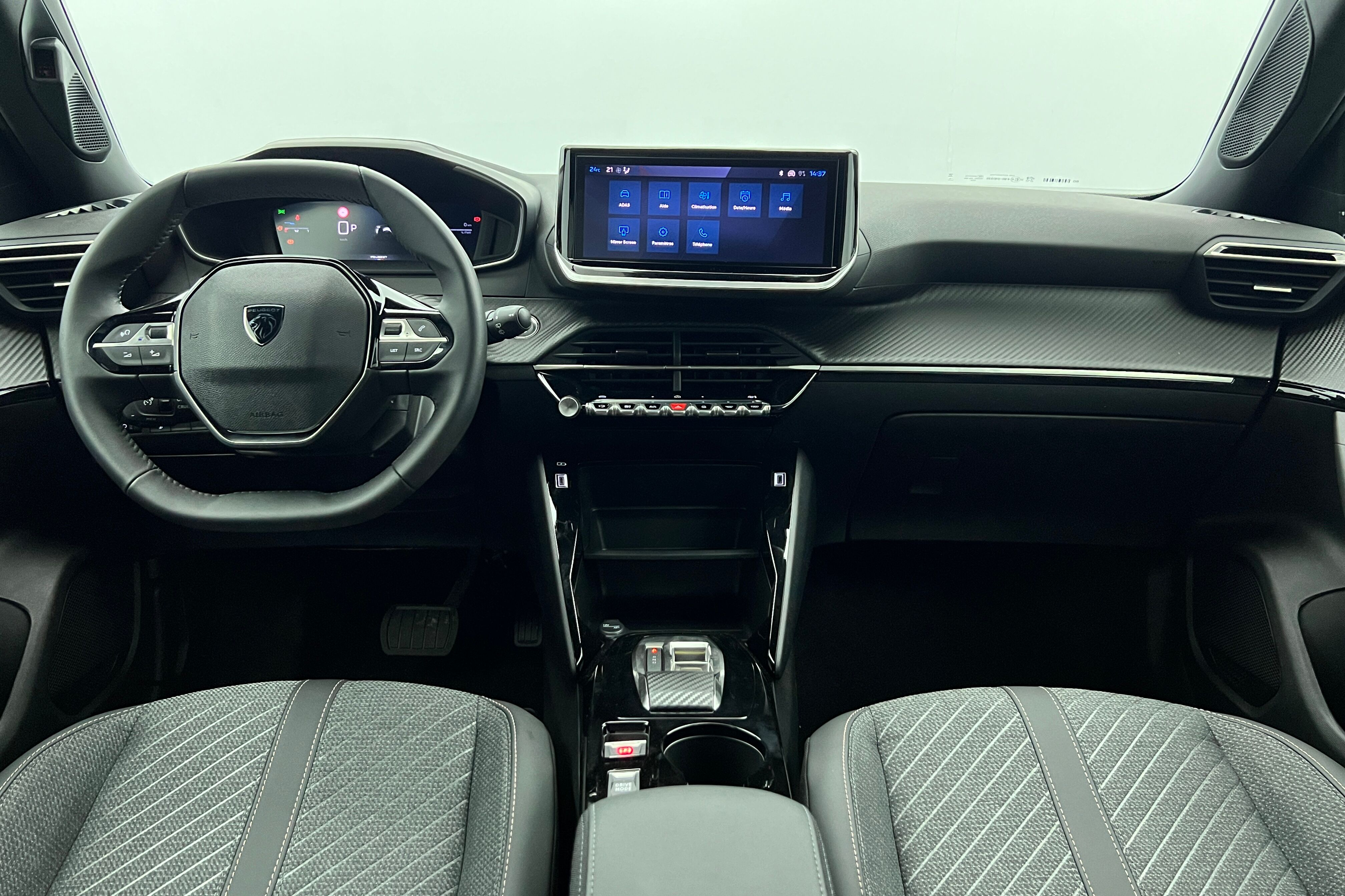 PEUGEOT 2008 SUV Hybride — photo 8