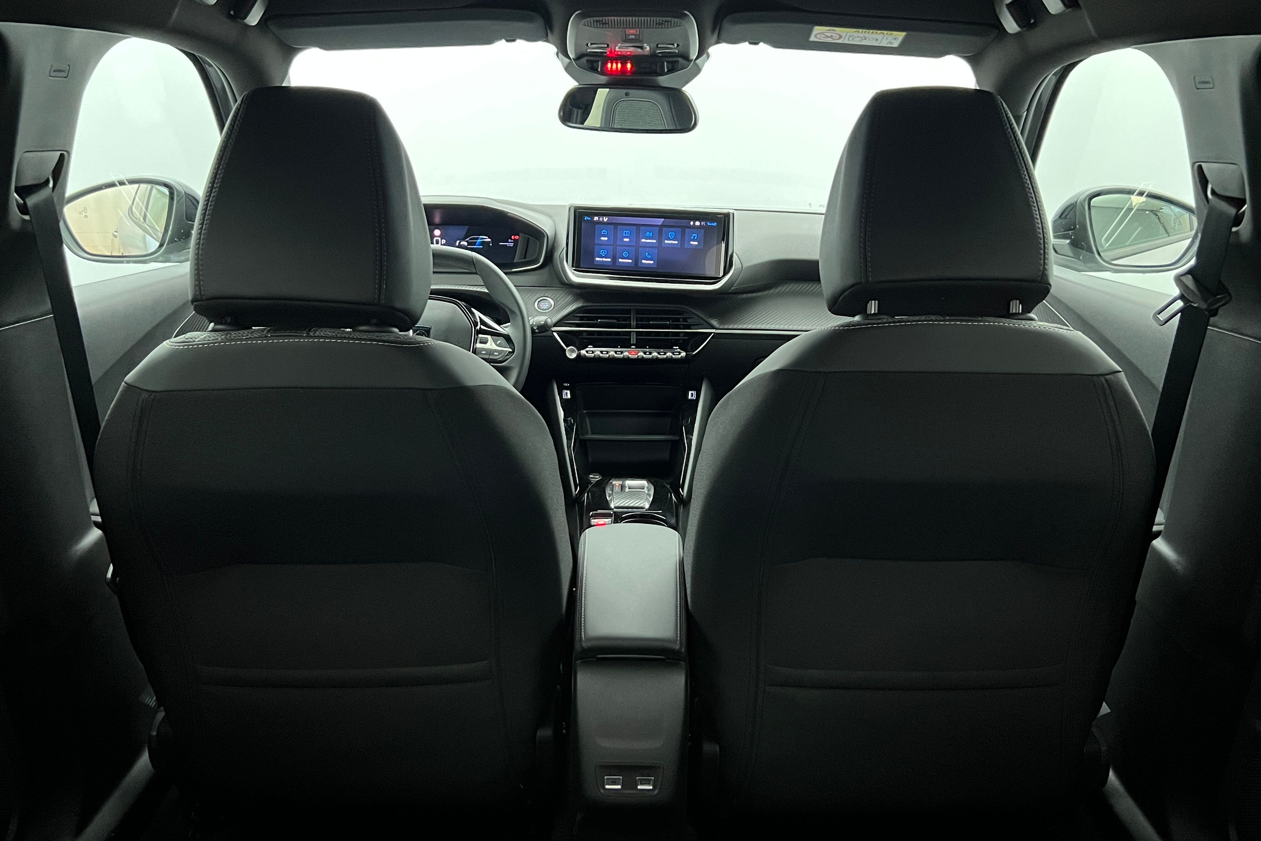 PEUGEOT 2008 SUV Hybride — photo 10