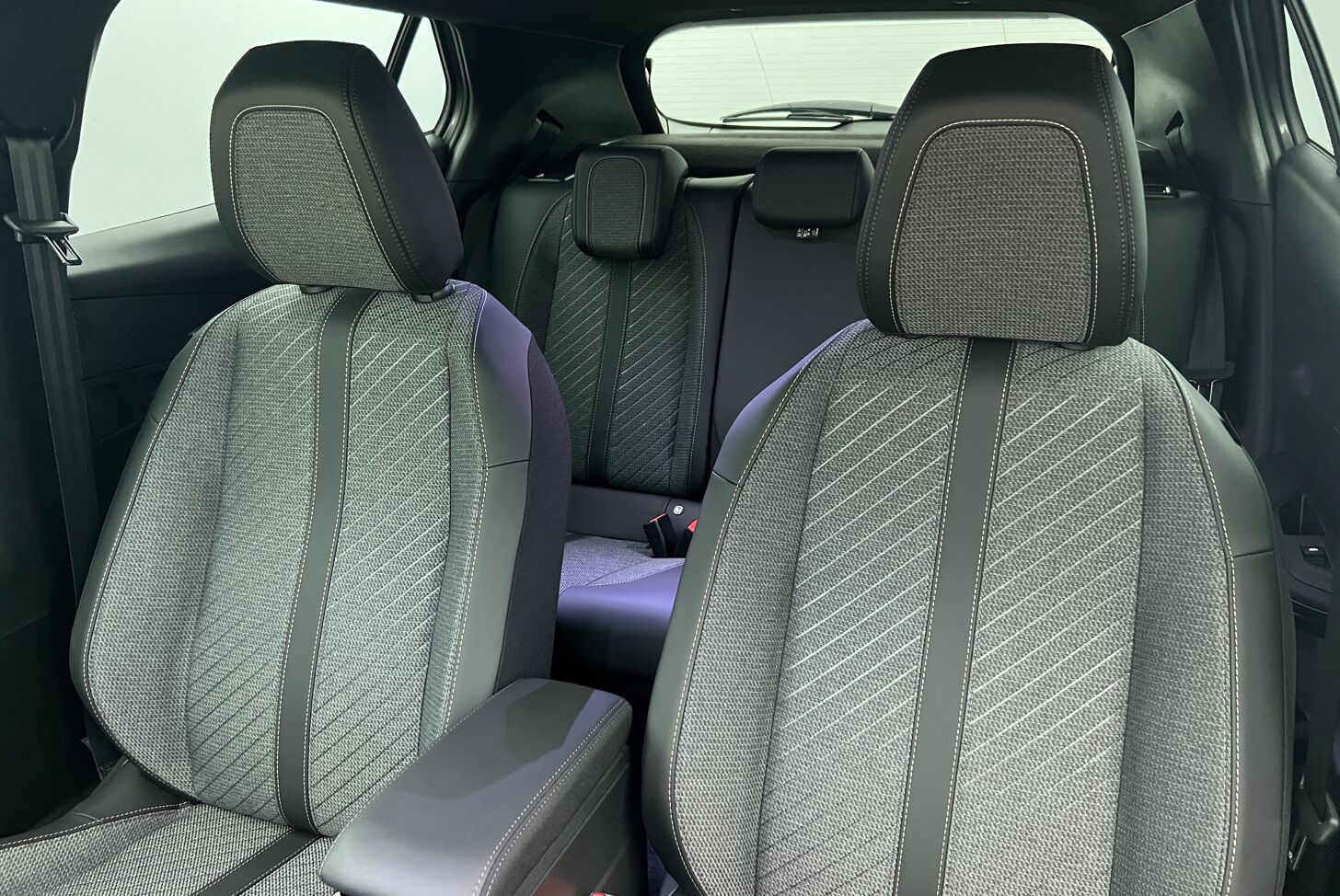 PEUGEOT 2008 SUV Hybride Essence