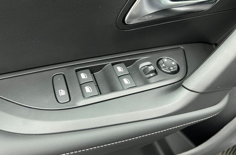 PEUGEOT 2008 SUV Hybride Essence