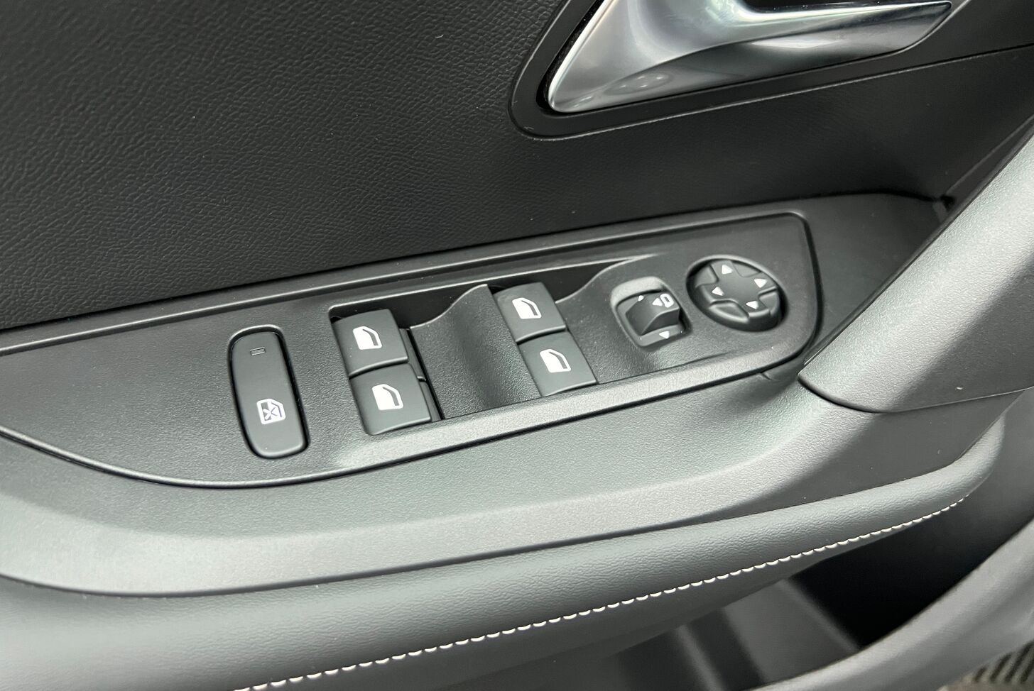 PEUGEOT 2008 SUV Hybride Essence