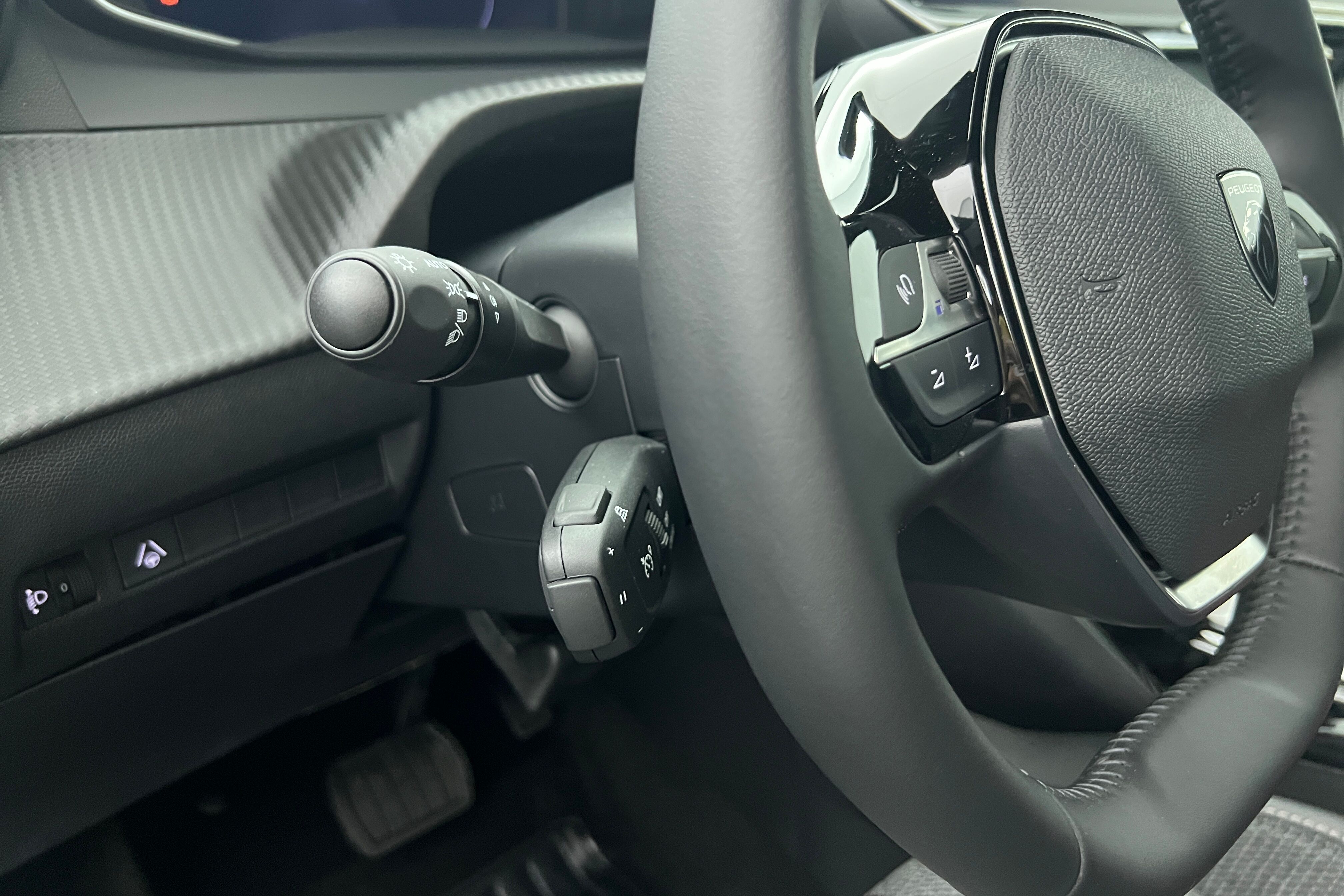 PEUGEOT 2008 SUV Hybride — photo 16