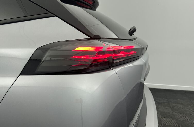 PEUGEOT 2008 SUV Hybride Essence