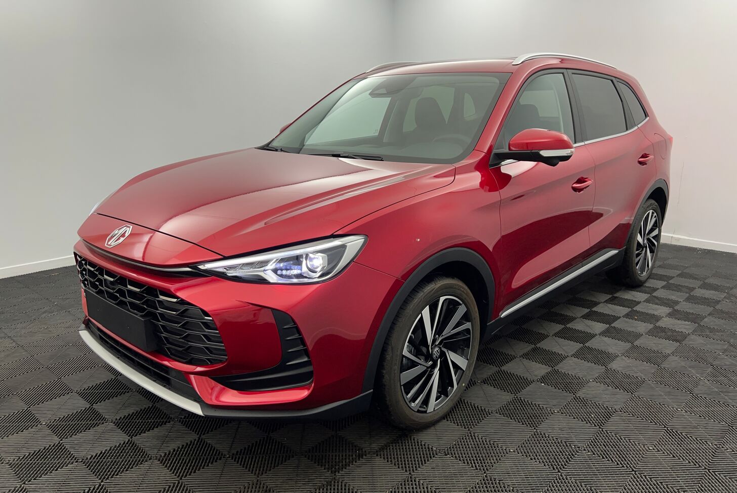1.5 l hybrid+ 197 ch toit panoramique ouvrant diamond red avec 650 d'equipements inclus