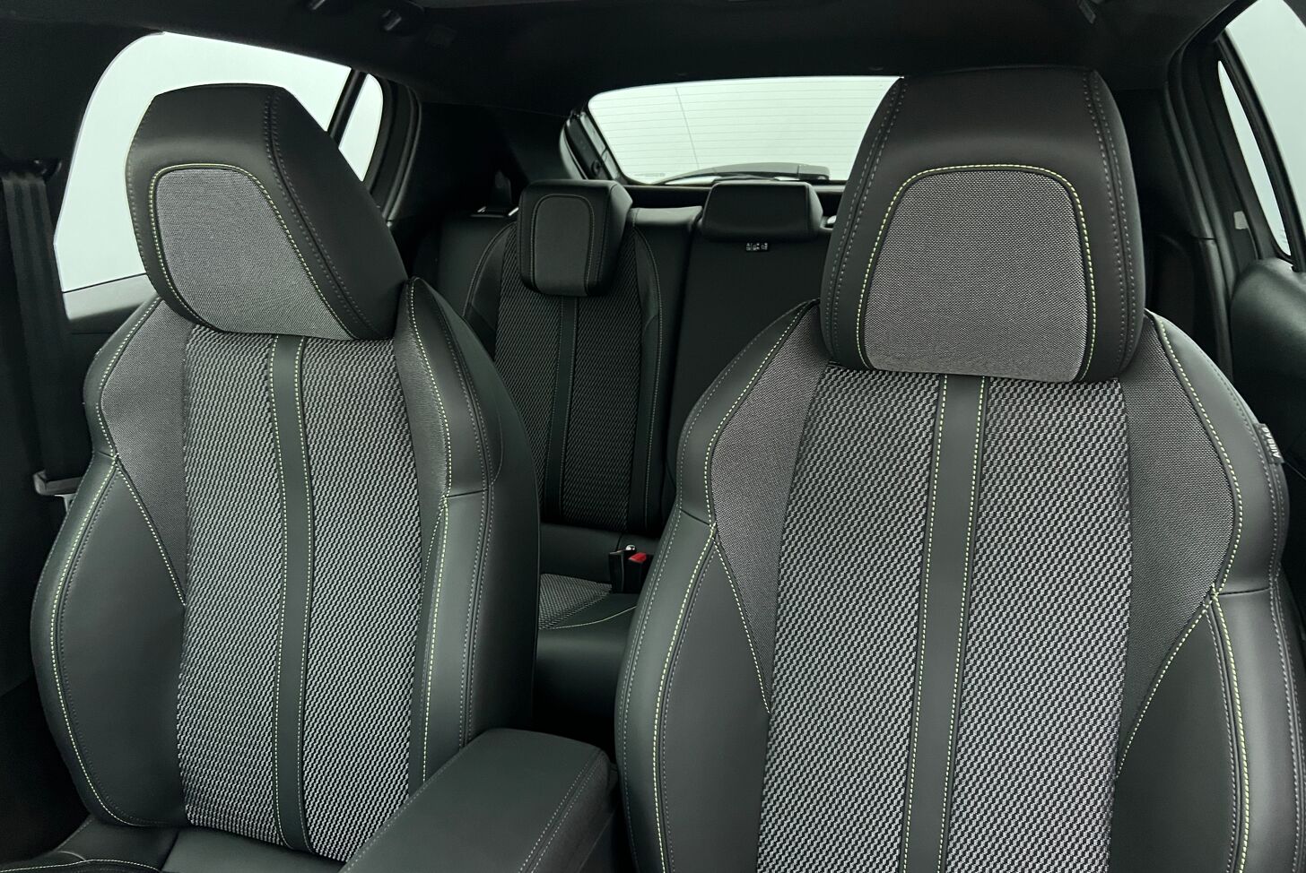 PEUGEOT 208 Berline Hybride Essence