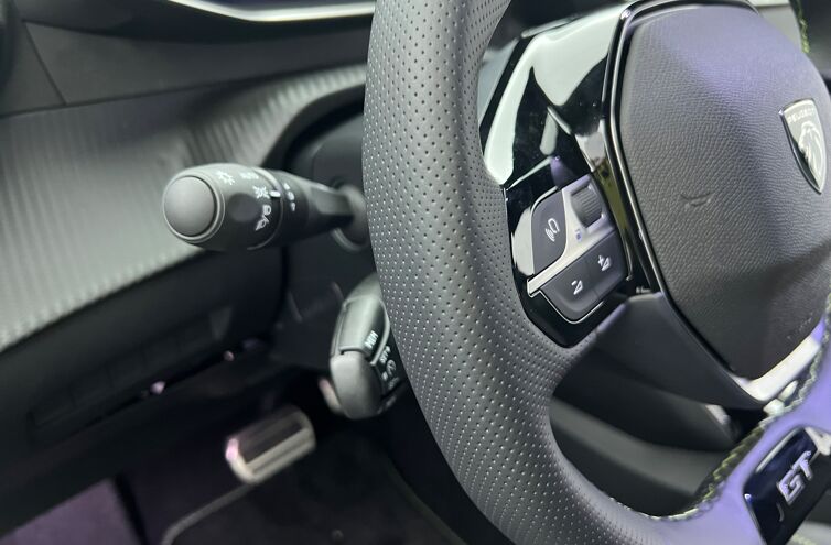 PEUGEOT 208 Berline Hybride Essence