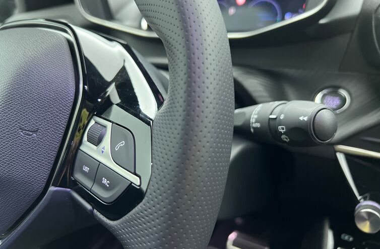 PEUGEOT 208 Berline Hybride Essence