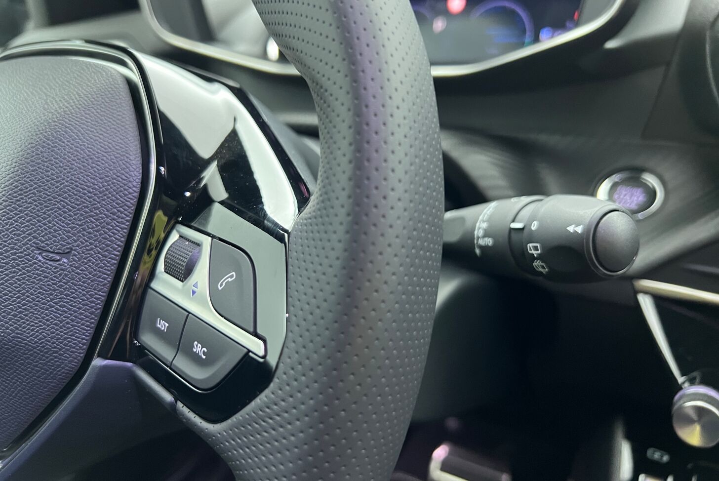 PEUGEOT 208 Berline Hybride Essence