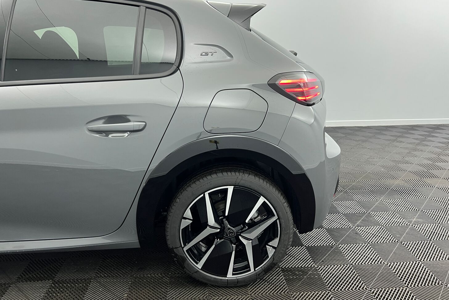 PEUGEOT 208 Berline Hybride Essence