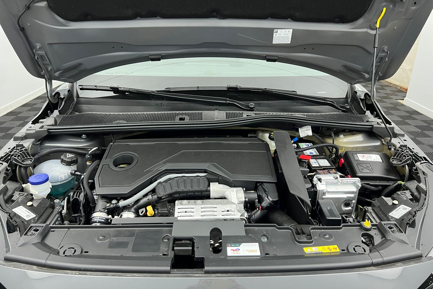 PEUGEOT 208 Berline Hybride Essence