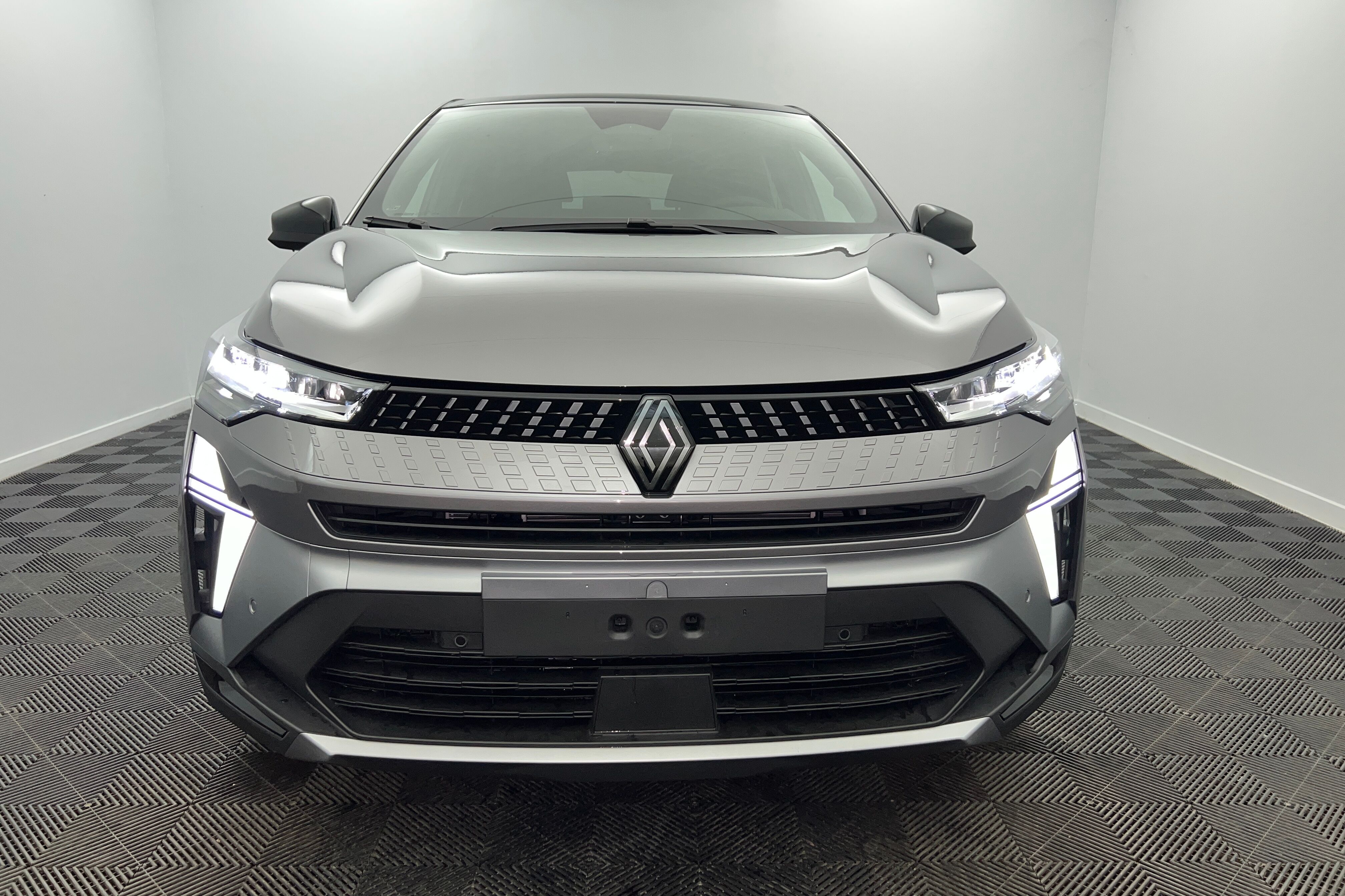 RENAULT Captur SUV Hybride — photo 2