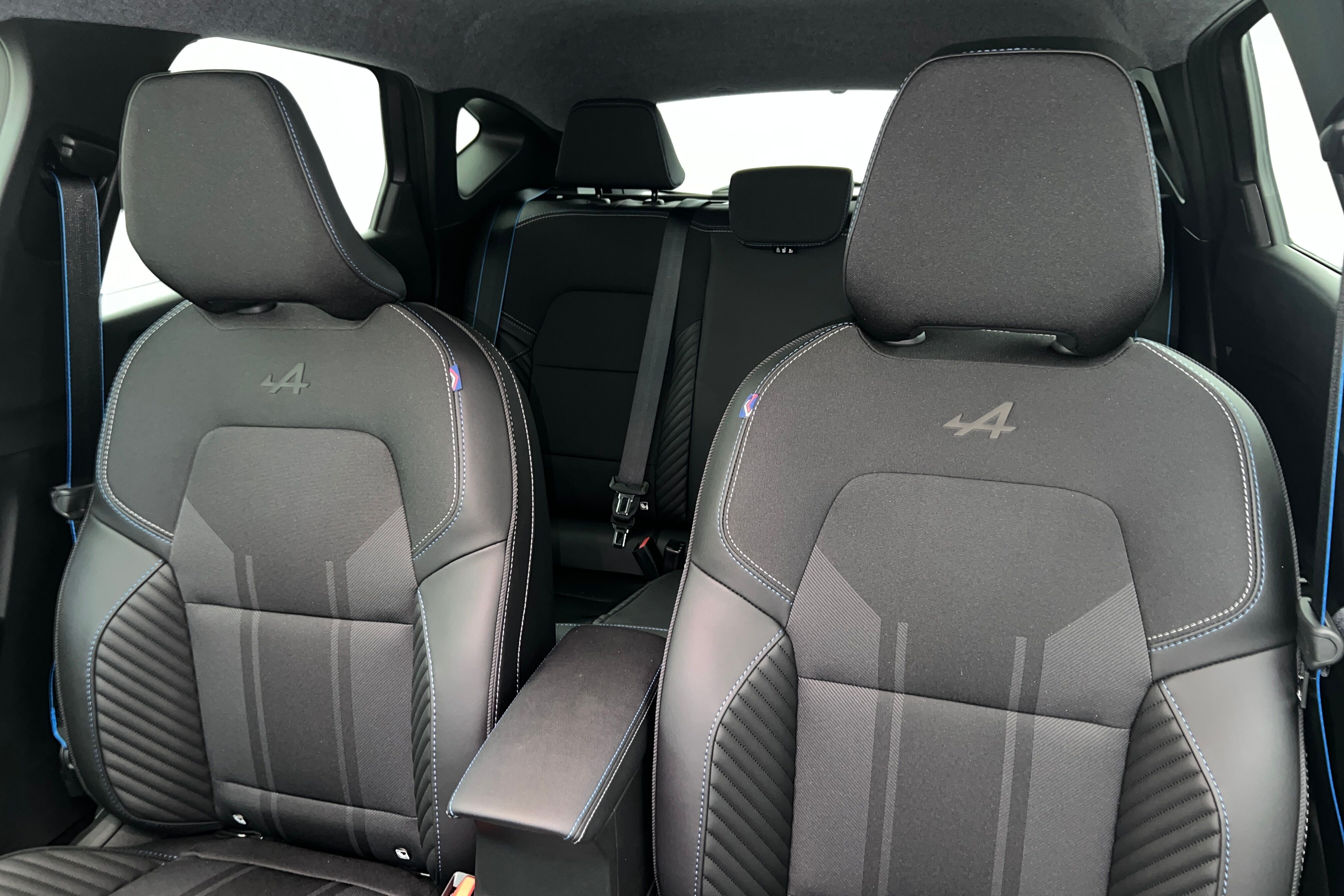 RENAULT Captur SUV Hybride — photo 11