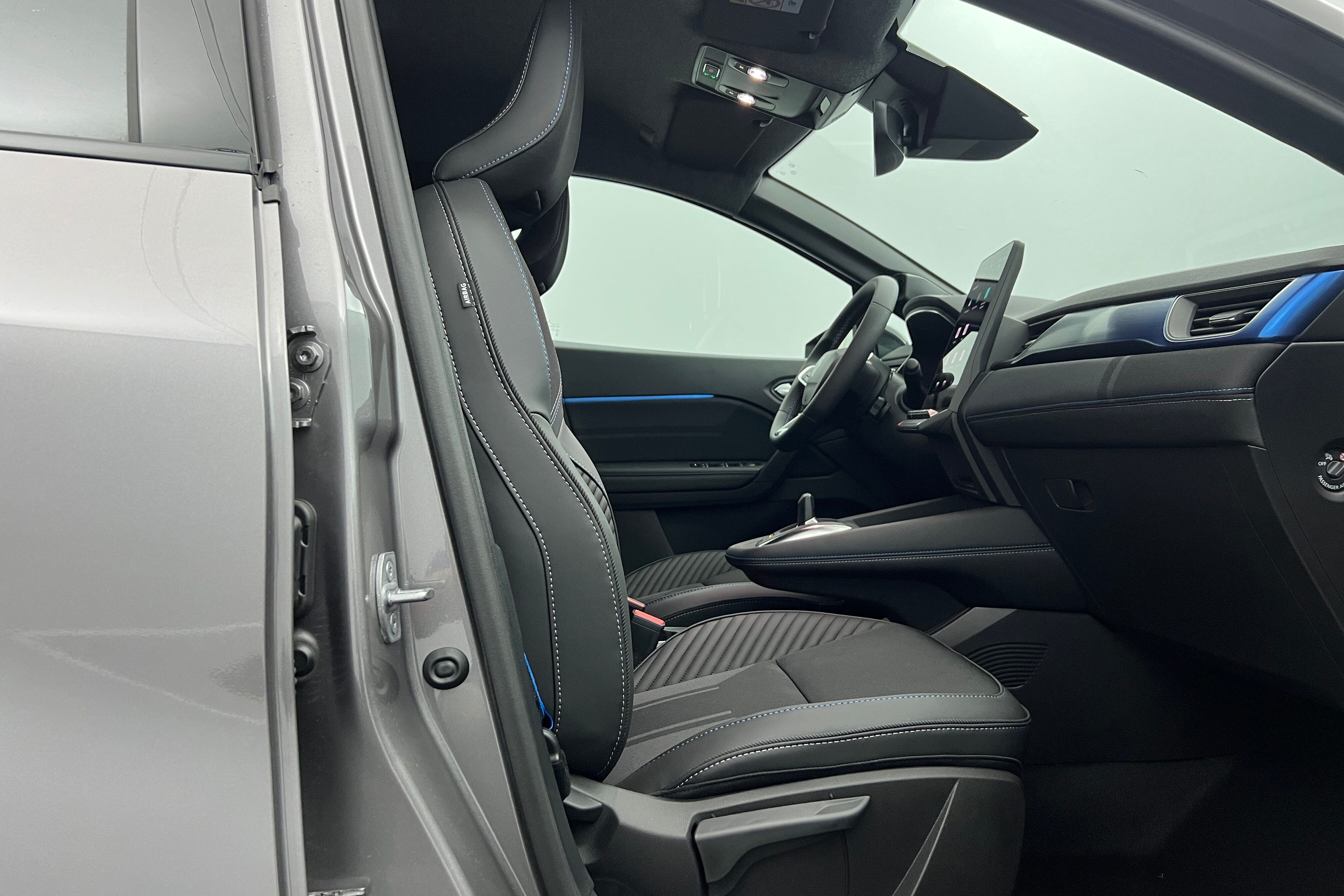 RENAULT Captur SUV Hybride — photo 13