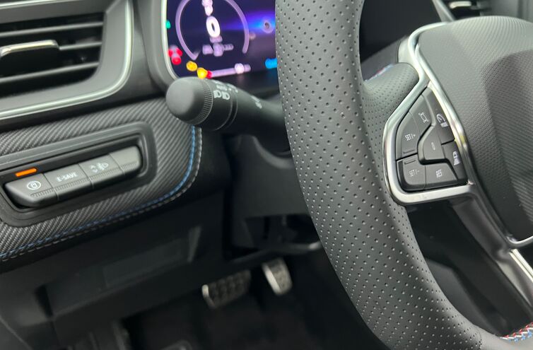 RENAULT Captur SUV Hybride Essence