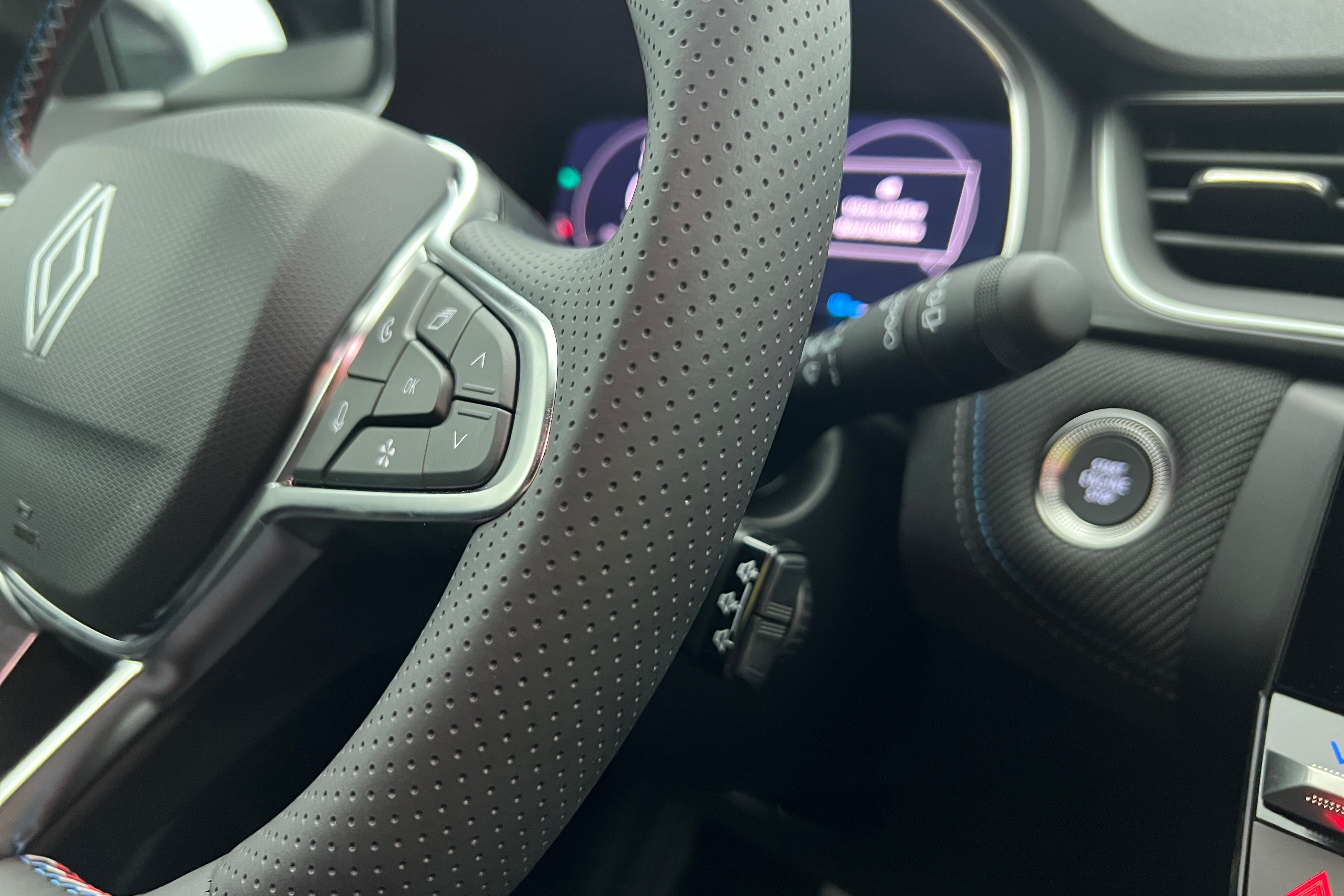 RENAULT Captur SUV Hybride — photo 17