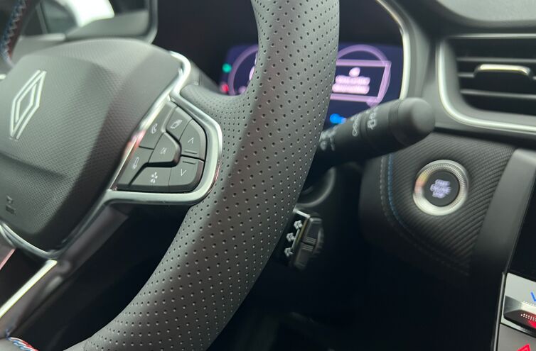 RENAULT Captur SUV Hybride Essence
