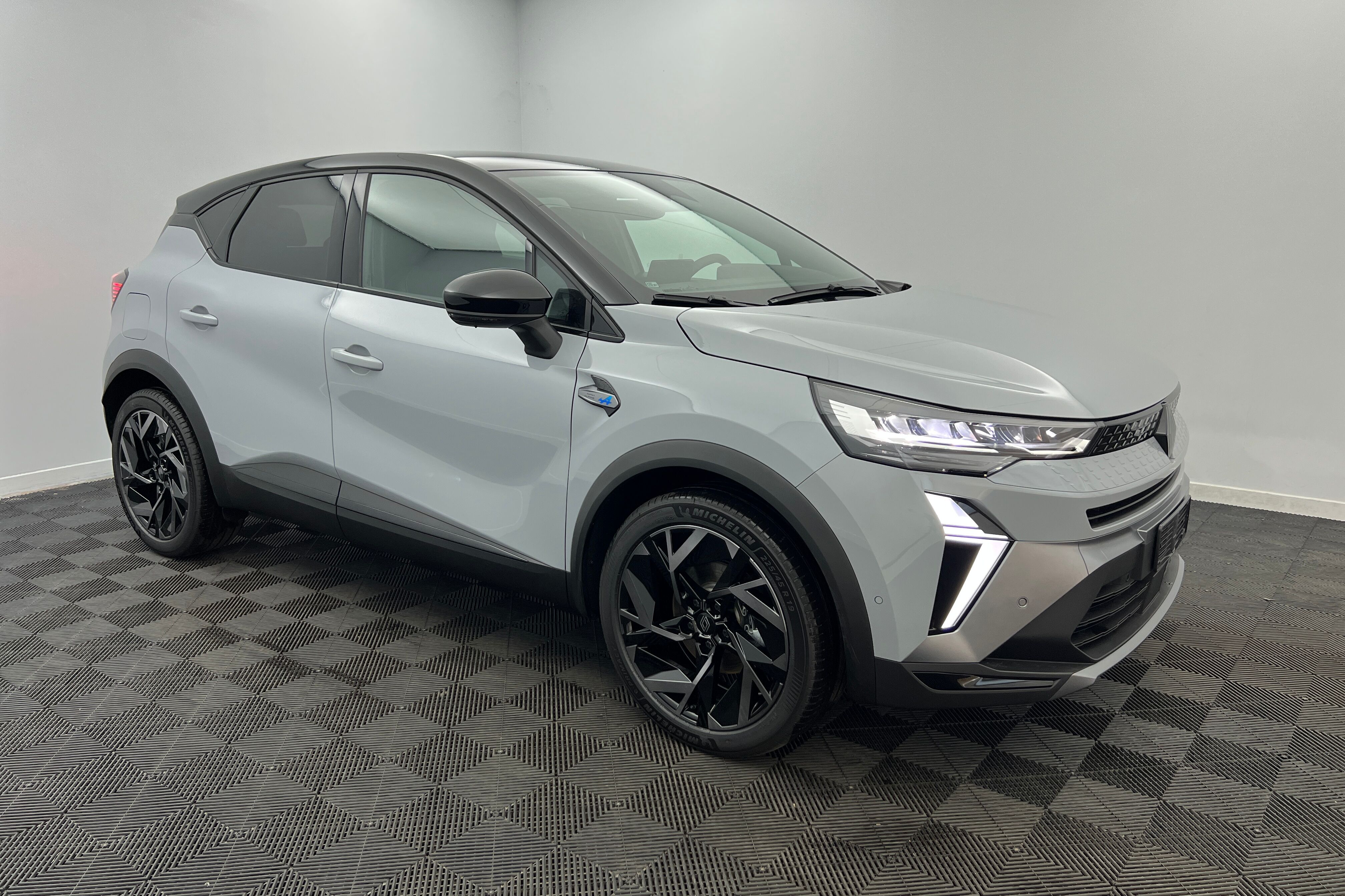 RENAULT Captur SUV Hybride — photo 3